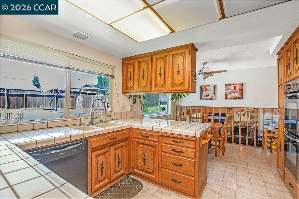 Detail Gallery Image 8 of 37 For 2822 Harris, Antioch,  CA 94509 - 4 Beds | 2/1 Baths