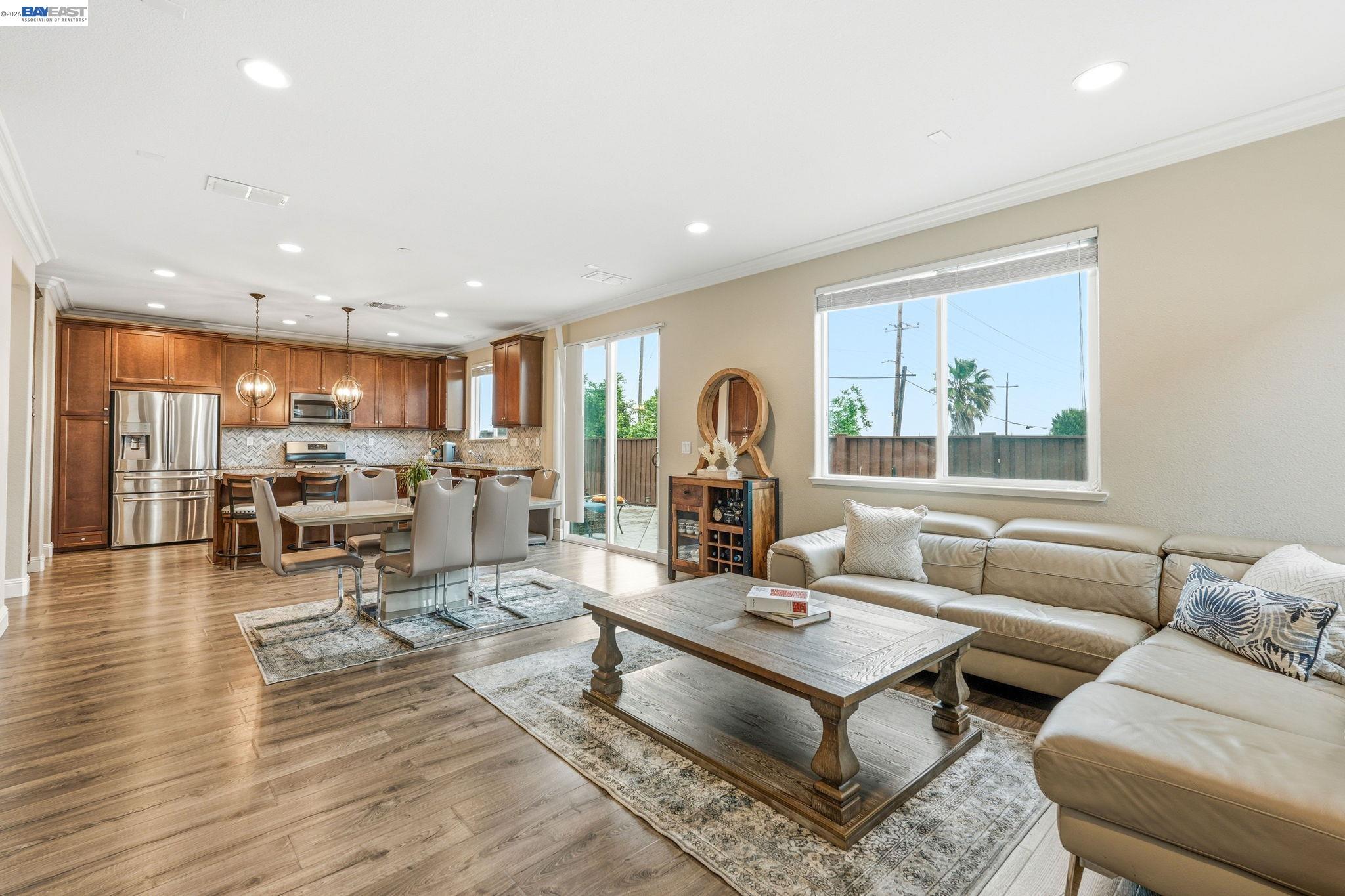 Detail Gallery Image 11 of 33 For 98 Driftwood Cir, Bay Point,  CA 94565 - 4 Beds | 2/1 Baths