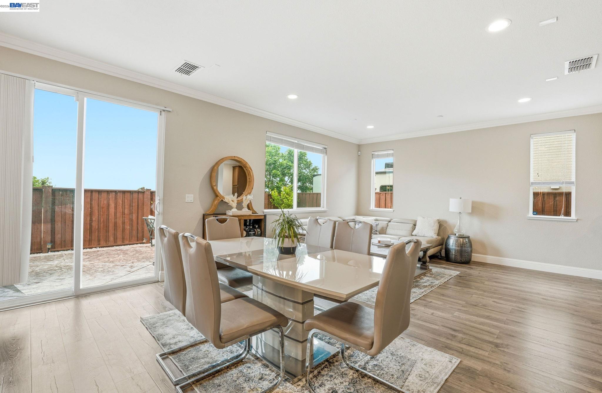 Detail Gallery Image 12 of 33 For 98 Driftwood Cir, Bay Point,  CA 94565 - 4 Beds | 2/1 Baths