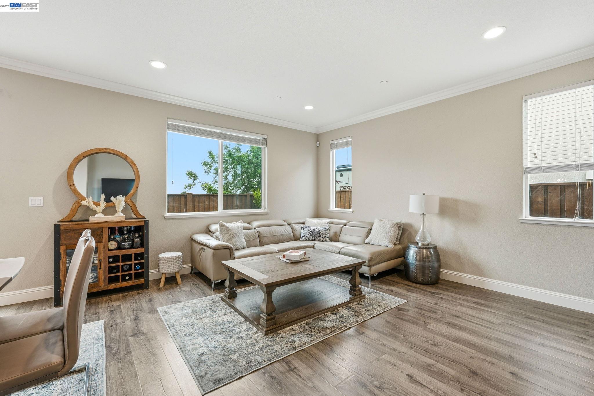 Detail Gallery Image 13 of 33 For 98 Driftwood Cir, Bay Point,  CA 94565 - 4 Beds | 2/1 Baths