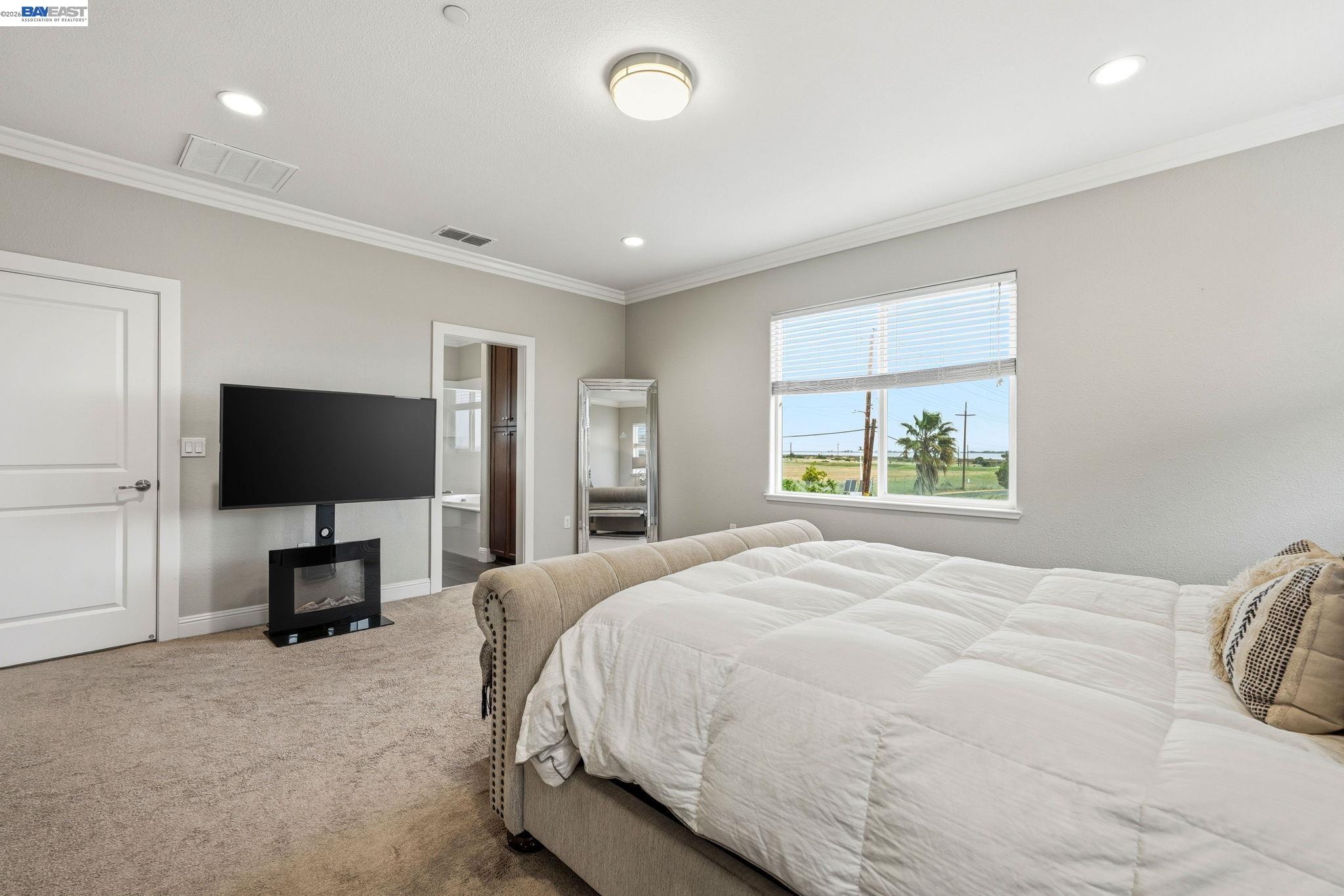 Detail Gallery Image 24 of 33 For 98 Driftwood Cir, Bay Point,  CA 94565 - 4 Beds | 2/1 Baths