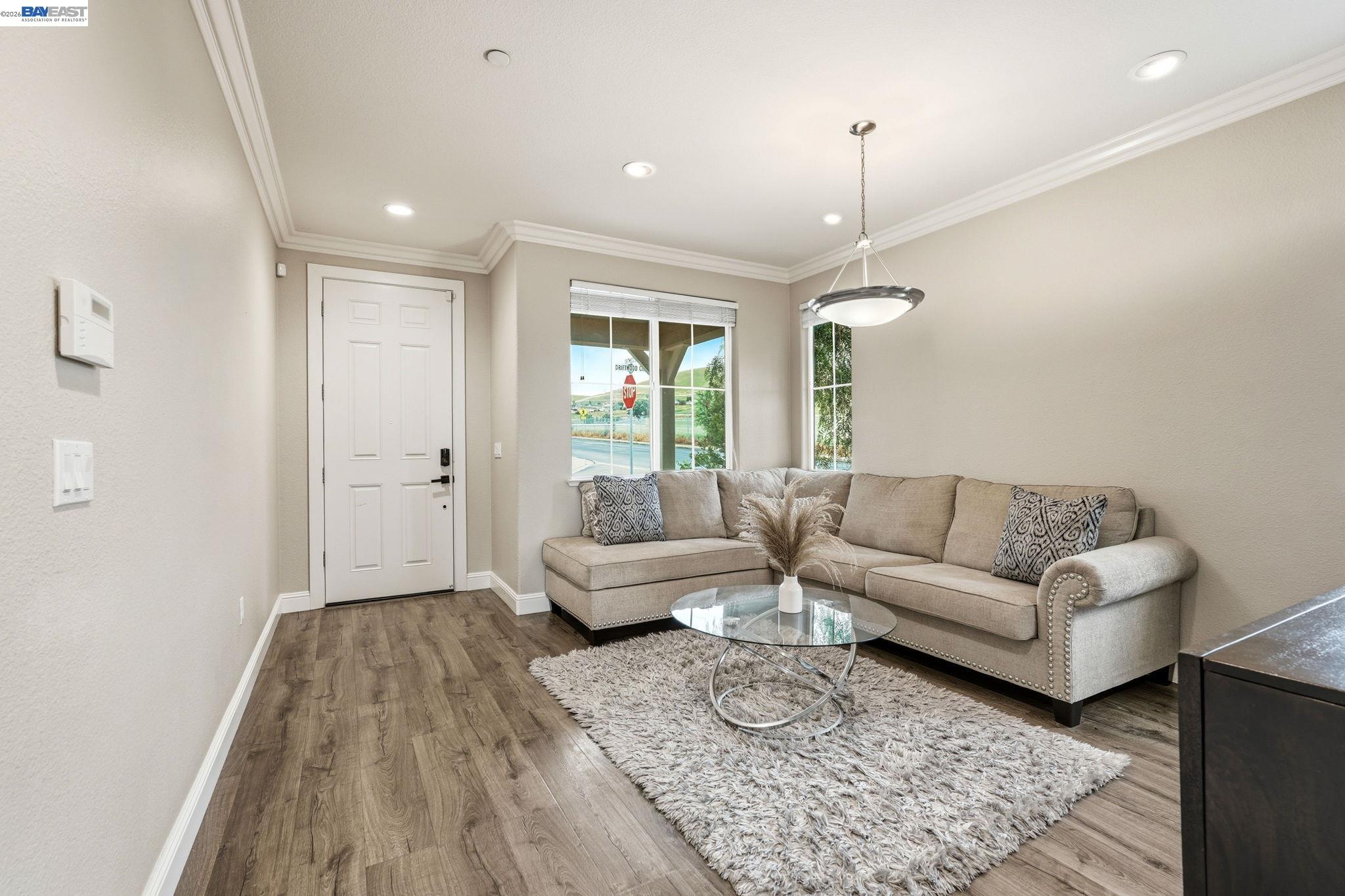 Detail Gallery Image 5 of 33 For 98 Driftwood Cir, Bay Point,  CA 94565 - 4 Beds | 2/1 Baths