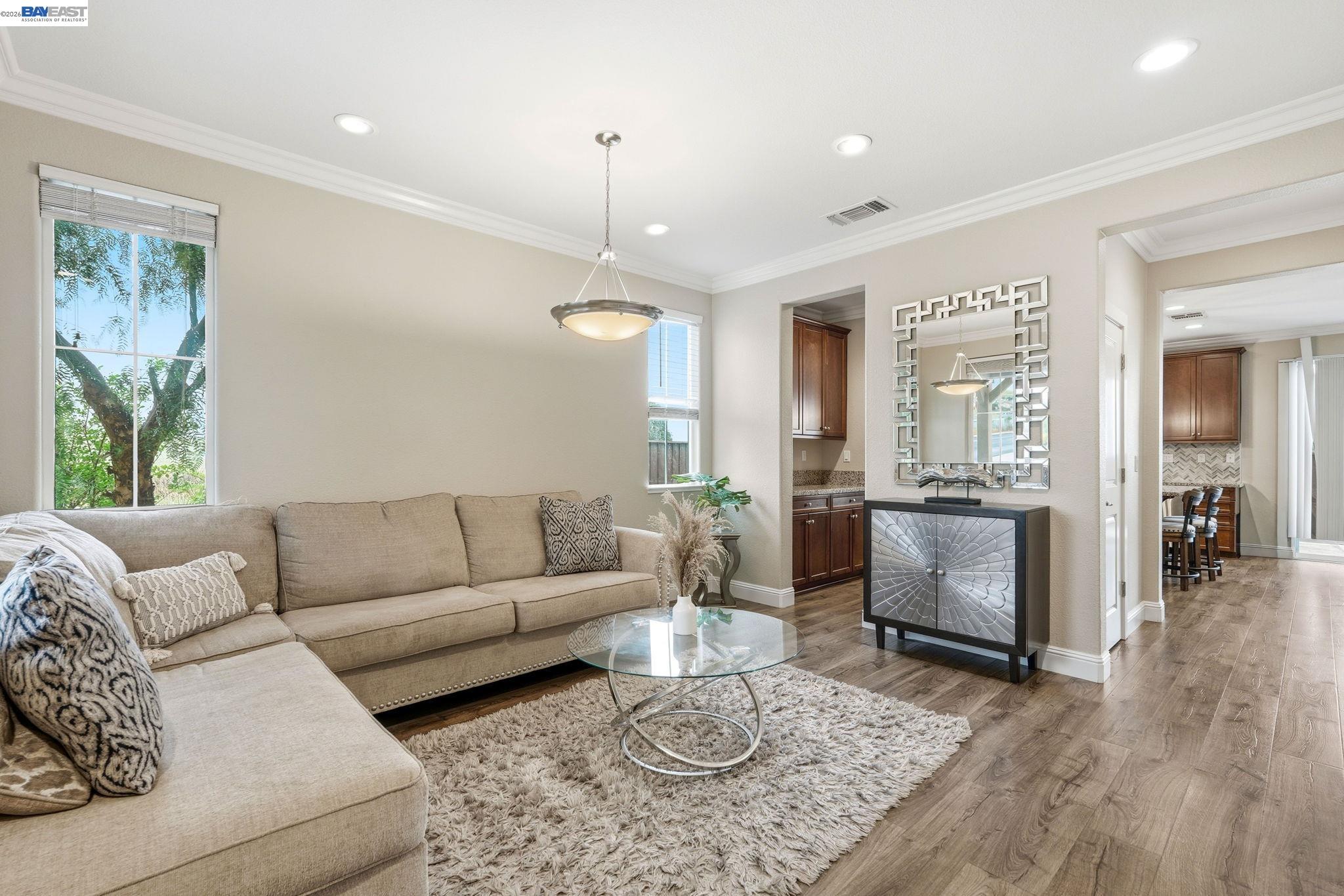 Detail Gallery Image 6 of 33 For 98 Driftwood Cir, Bay Point,  CA 94565 - 4 Beds | 2/1 Baths