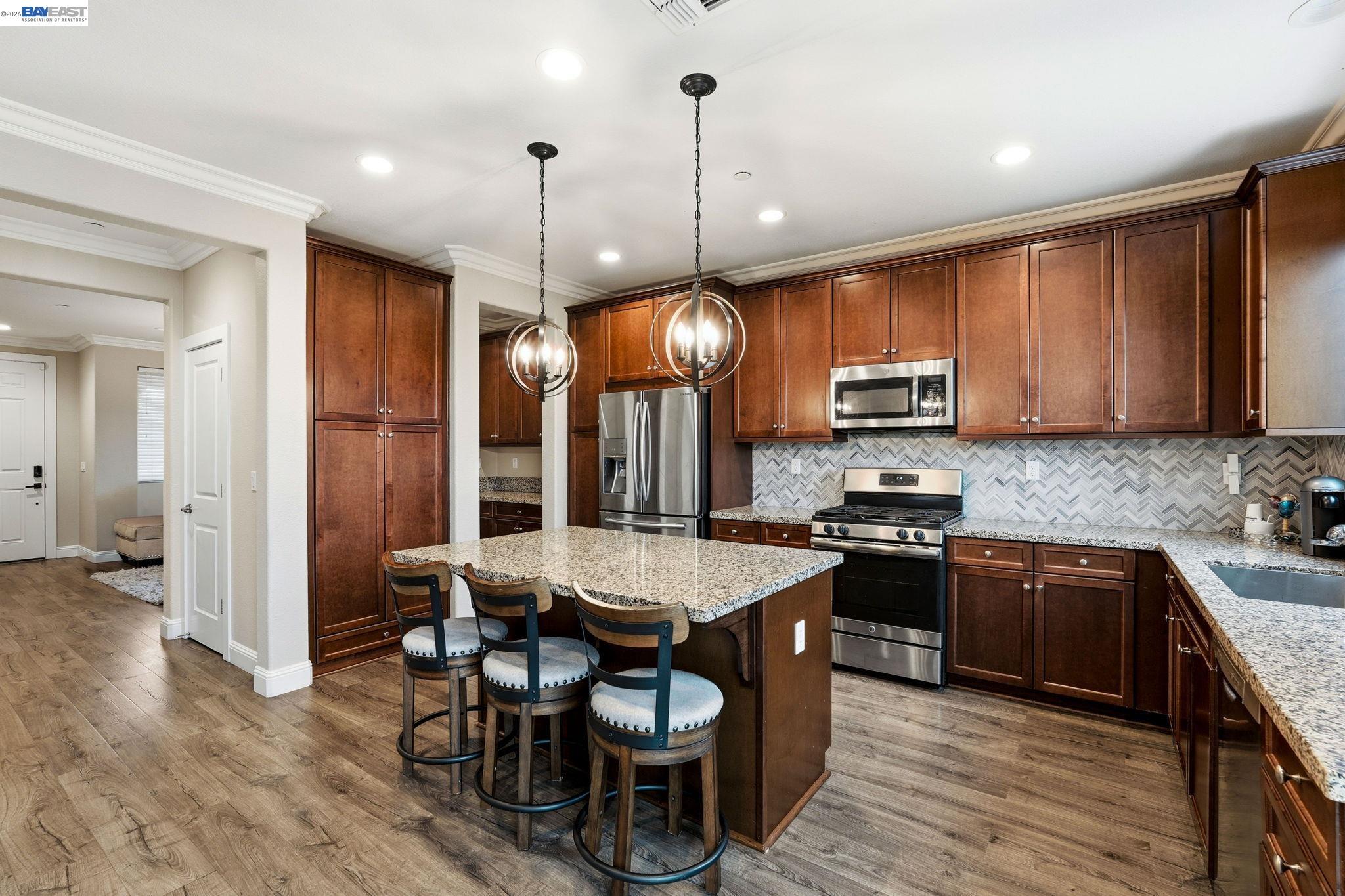 Detail Gallery Image 8 of 33 For 98 Driftwood Cir, Bay Point,  CA 94565 - 4 Beds | 2/1 Baths