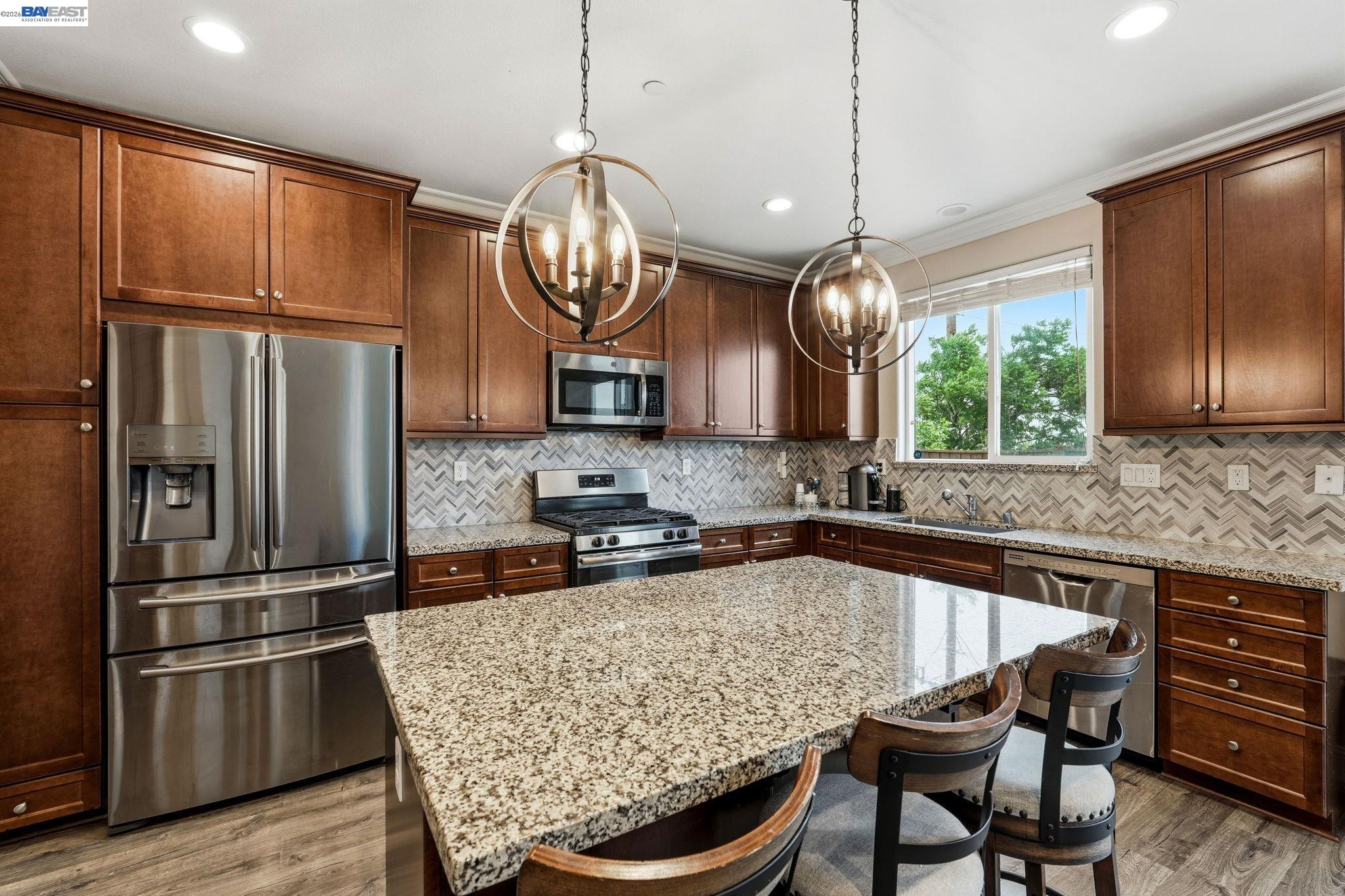 Detail Gallery Image 9 of 33 For 98 Driftwood Cir, Bay Point,  CA 94565 - 4 Beds | 2/1 Baths