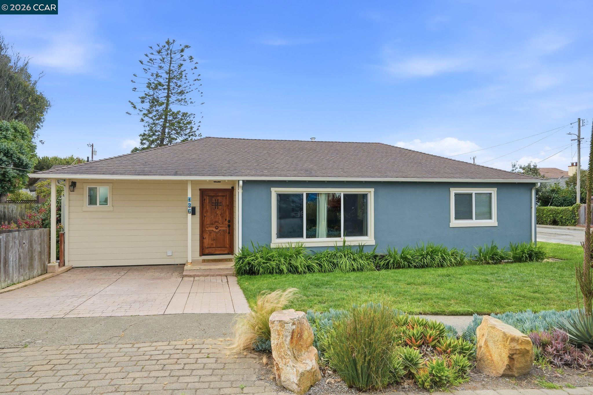 Detail Gallery Image 2 of 30 For 136 Pacific Ave, Pacifica,  CA 94044 - 3 Beds | 2 Baths