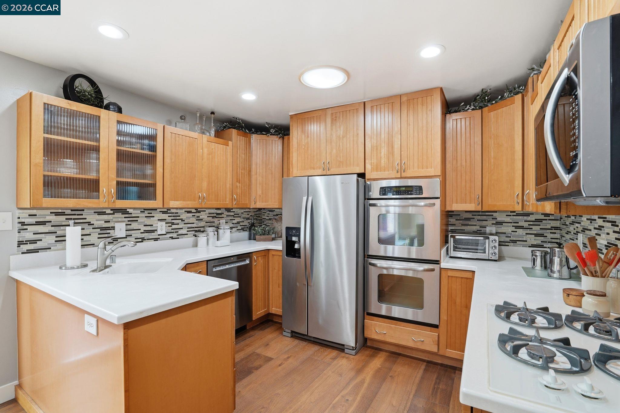 Detail Gallery Image 12 of 30 For 136 Pacific Ave, Pacifica,  CA 94044 - 3 Beds | 2 Baths