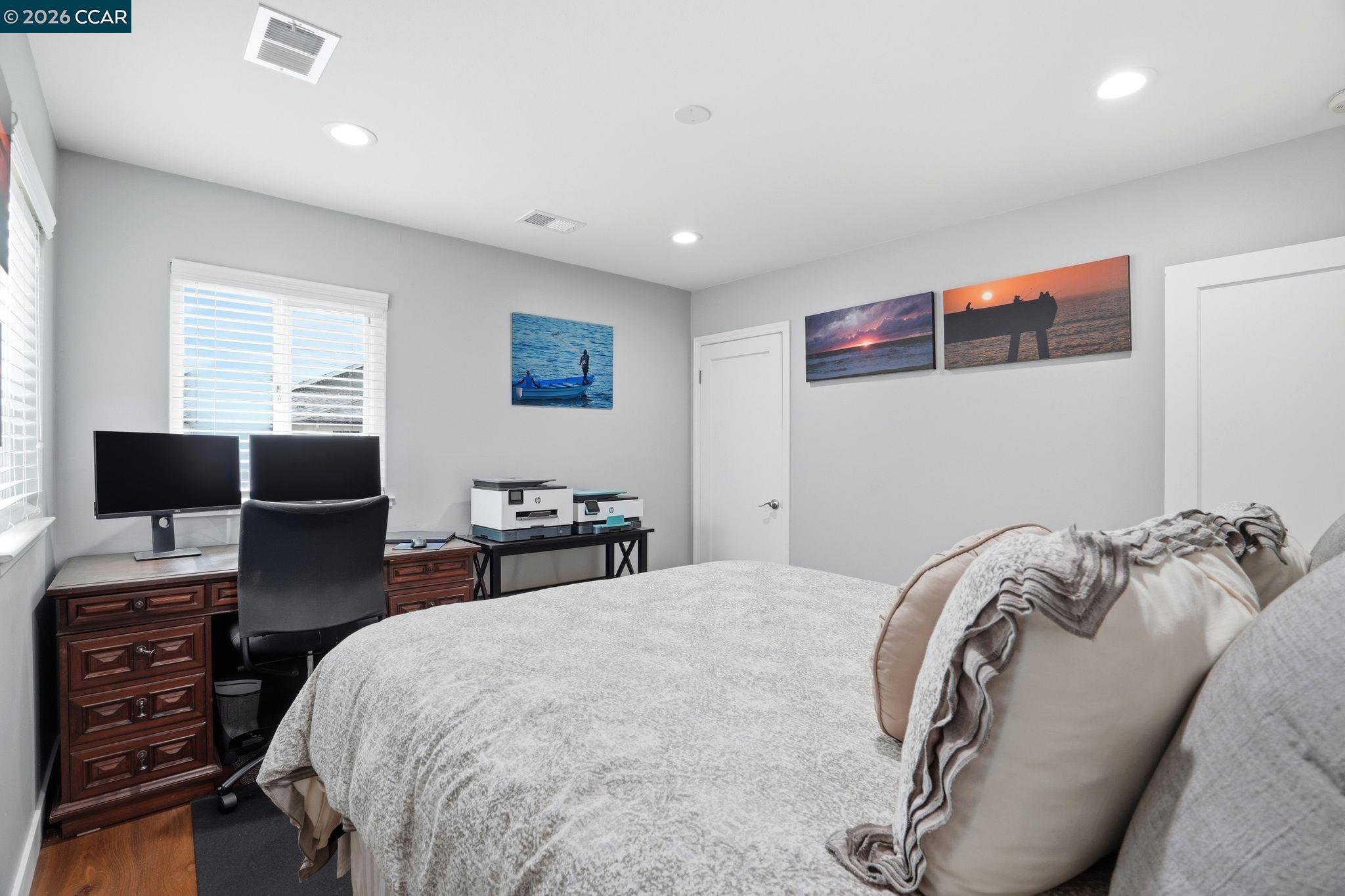 Detail Gallery Image 18 of 30 For 136 Pacific Ave, Pacifica,  CA 94044 - 3 Beds | 2 Baths