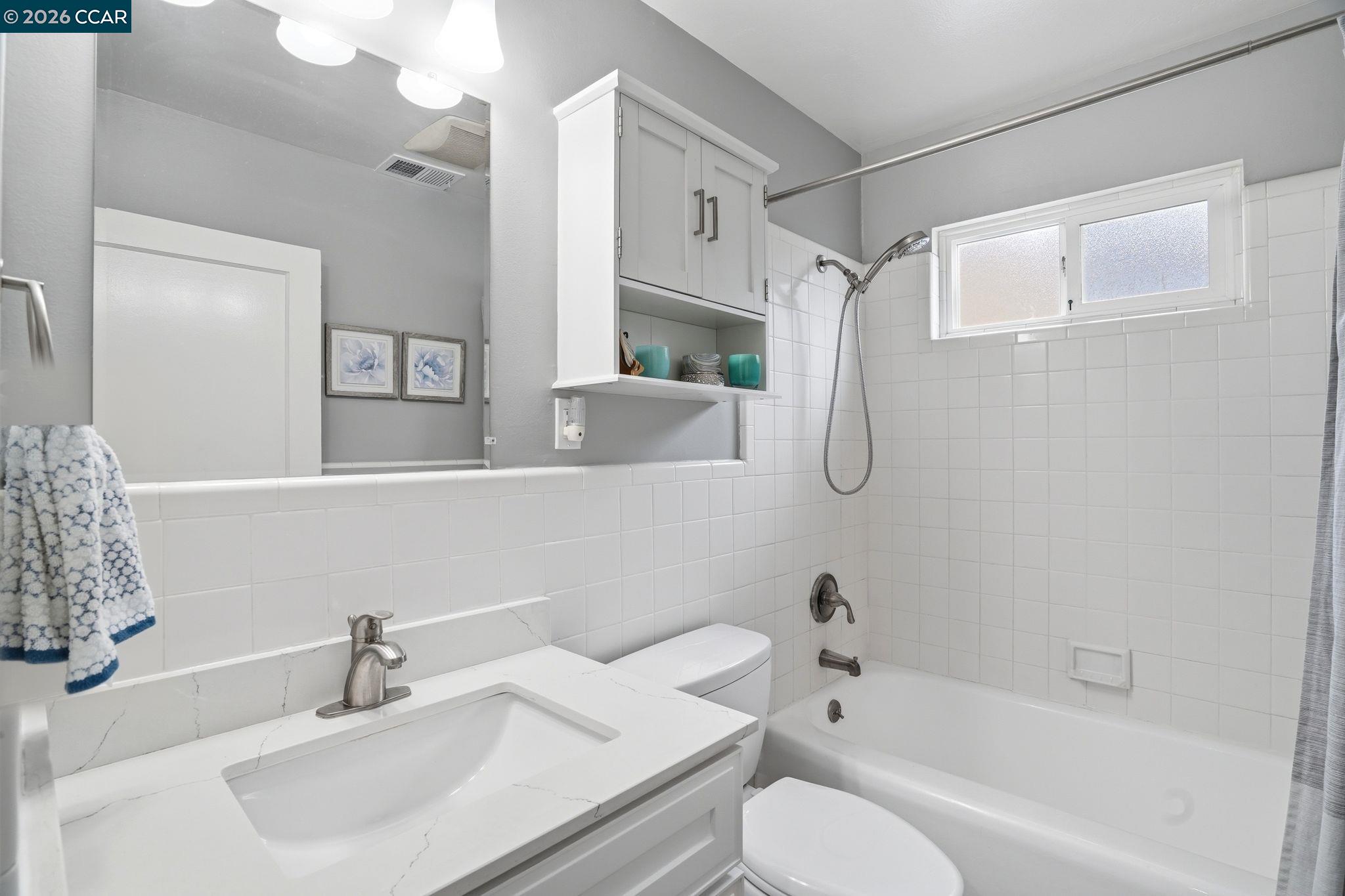 Detail Gallery Image 19 of 30 For 136 Pacific Ave, Pacifica,  CA 94044 - 3 Beds | 2 Baths