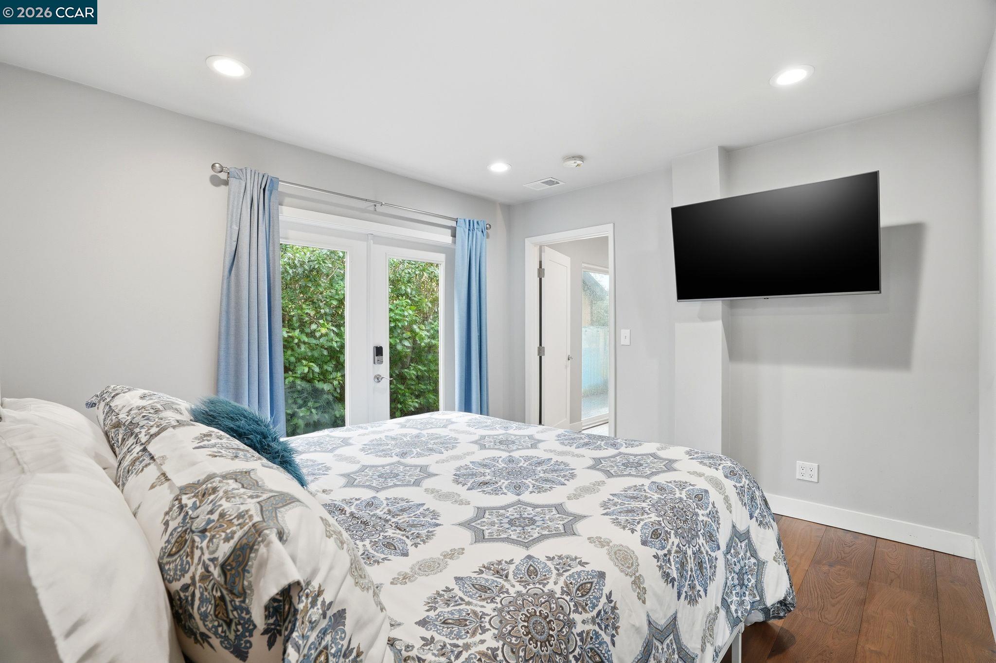 Detail Gallery Image 22 of 30 For 136 Pacific Ave, Pacifica,  CA 94044 - 3 Beds | 2 Baths