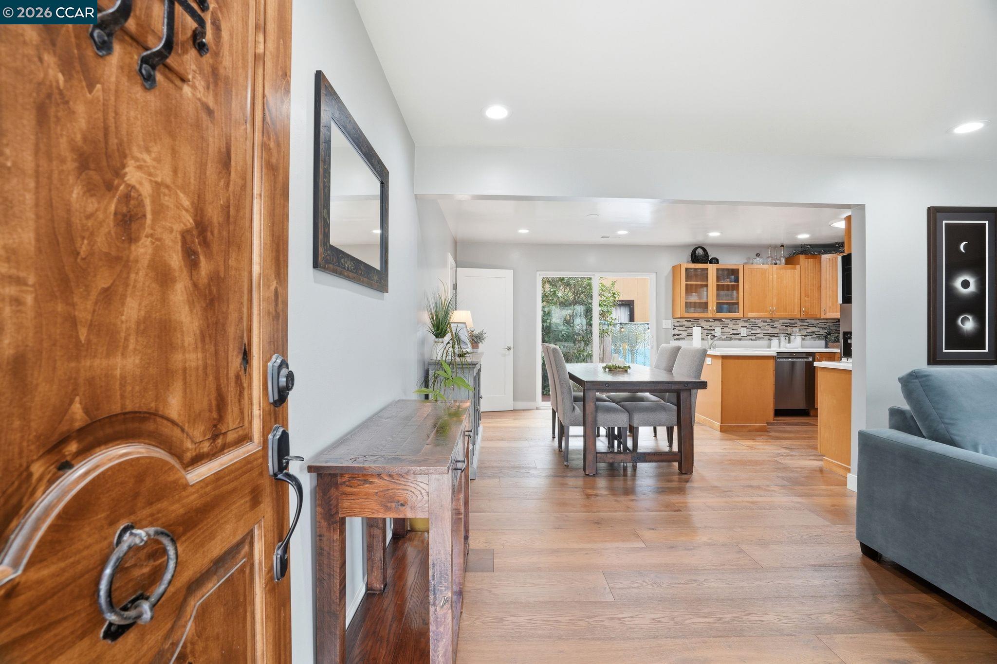 Detail Gallery Image 4 of 30 For 136 Pacific Ave, Pacifica,  CA 94044 - 3 Beds | 2 Baths