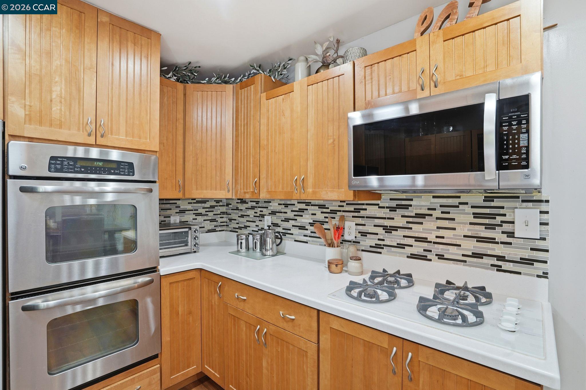 Detail Gallery Image 10 of 30 For 136 Pacific Ave, Pacifica,  CA 94044 - 3 Beds | 2 Baths