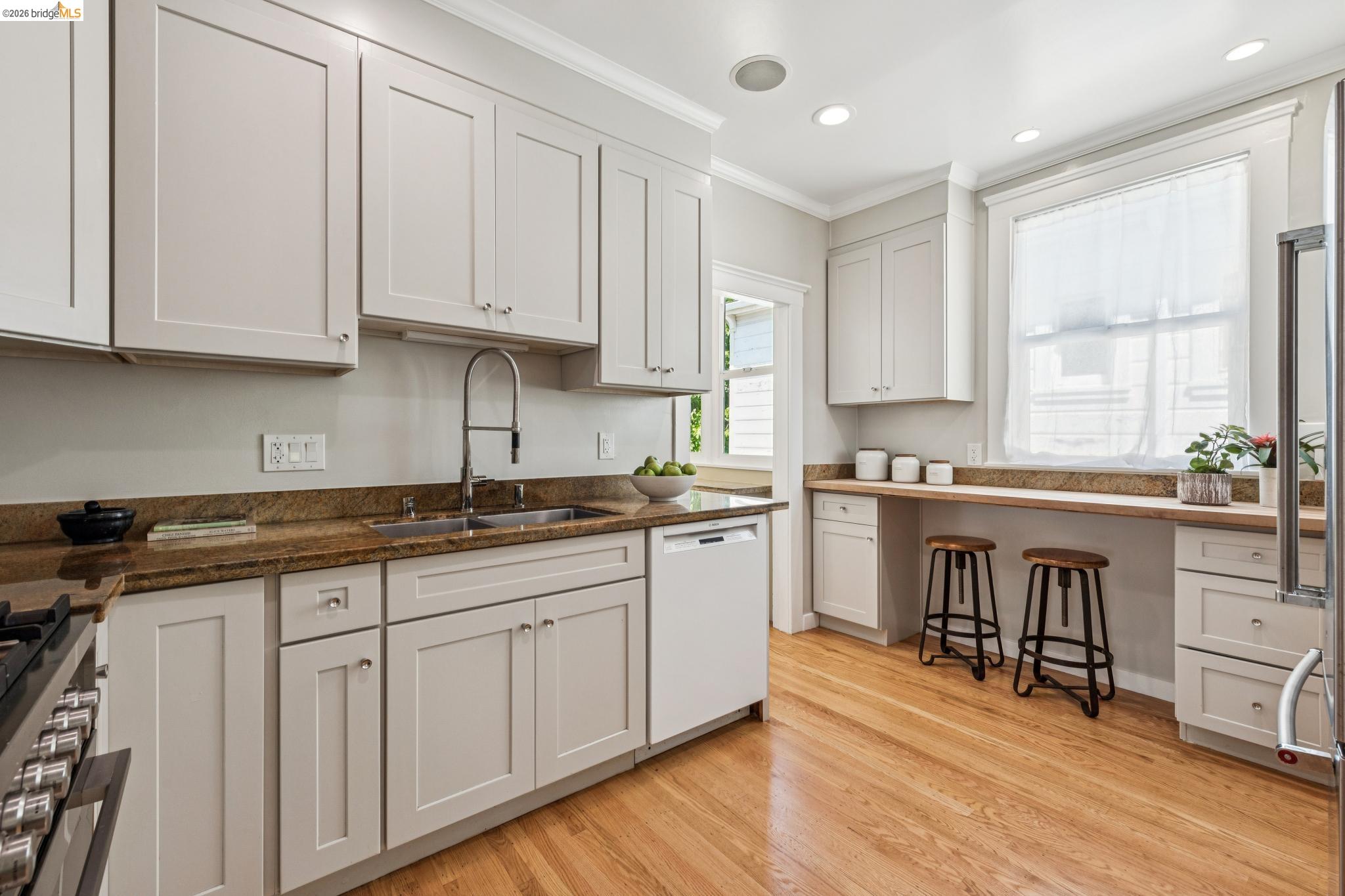 Detail Gallery Image 15 of 41 For 1233 Carleton St, Berkeley,  CA 94702 - 2 Beds | 1 Baths