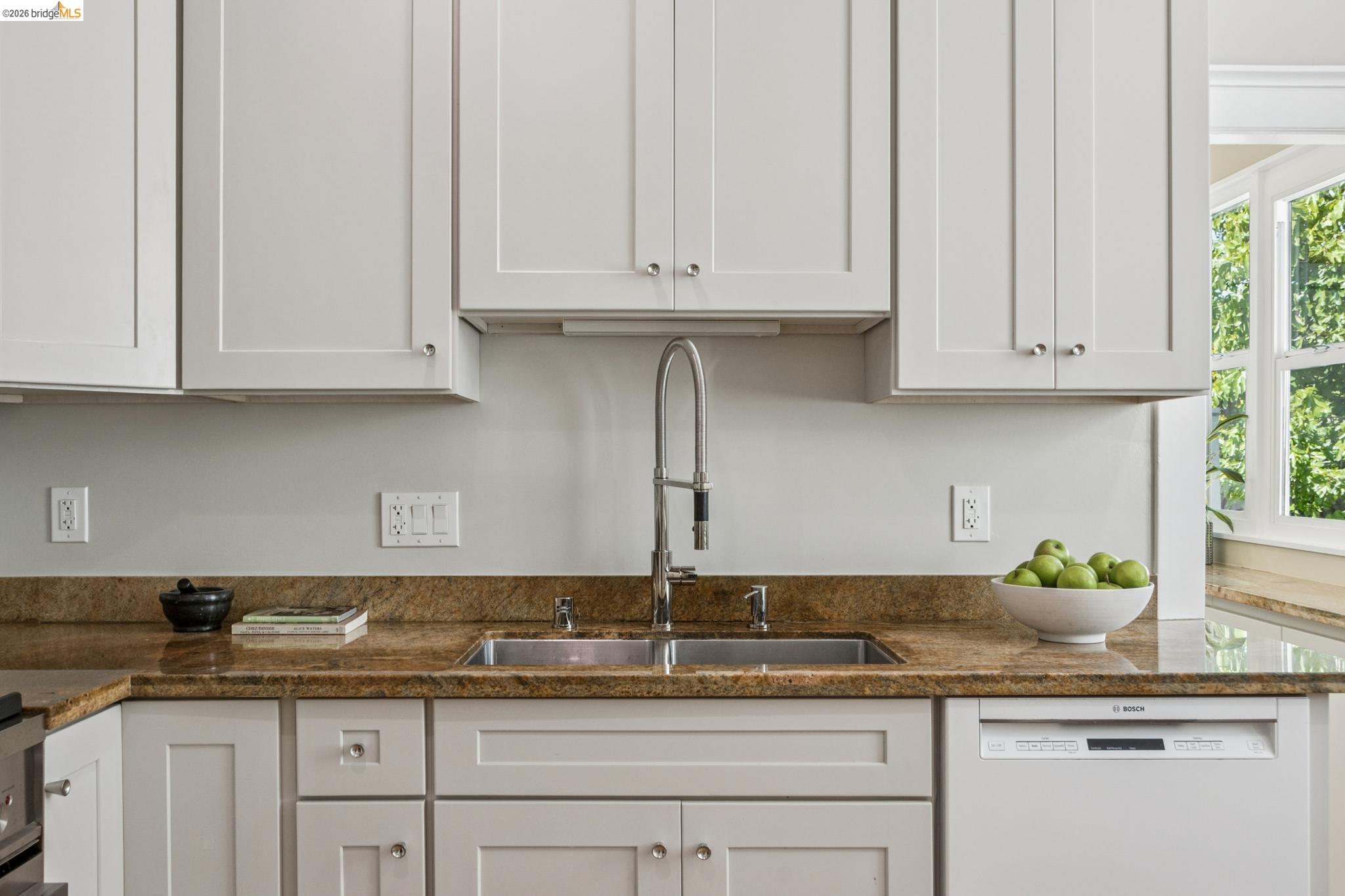 Detail Gallery Image 17 of 41 For 1233 Carleton St, Berkeley,  CA 94702 - 2 Beds | 1 Baths