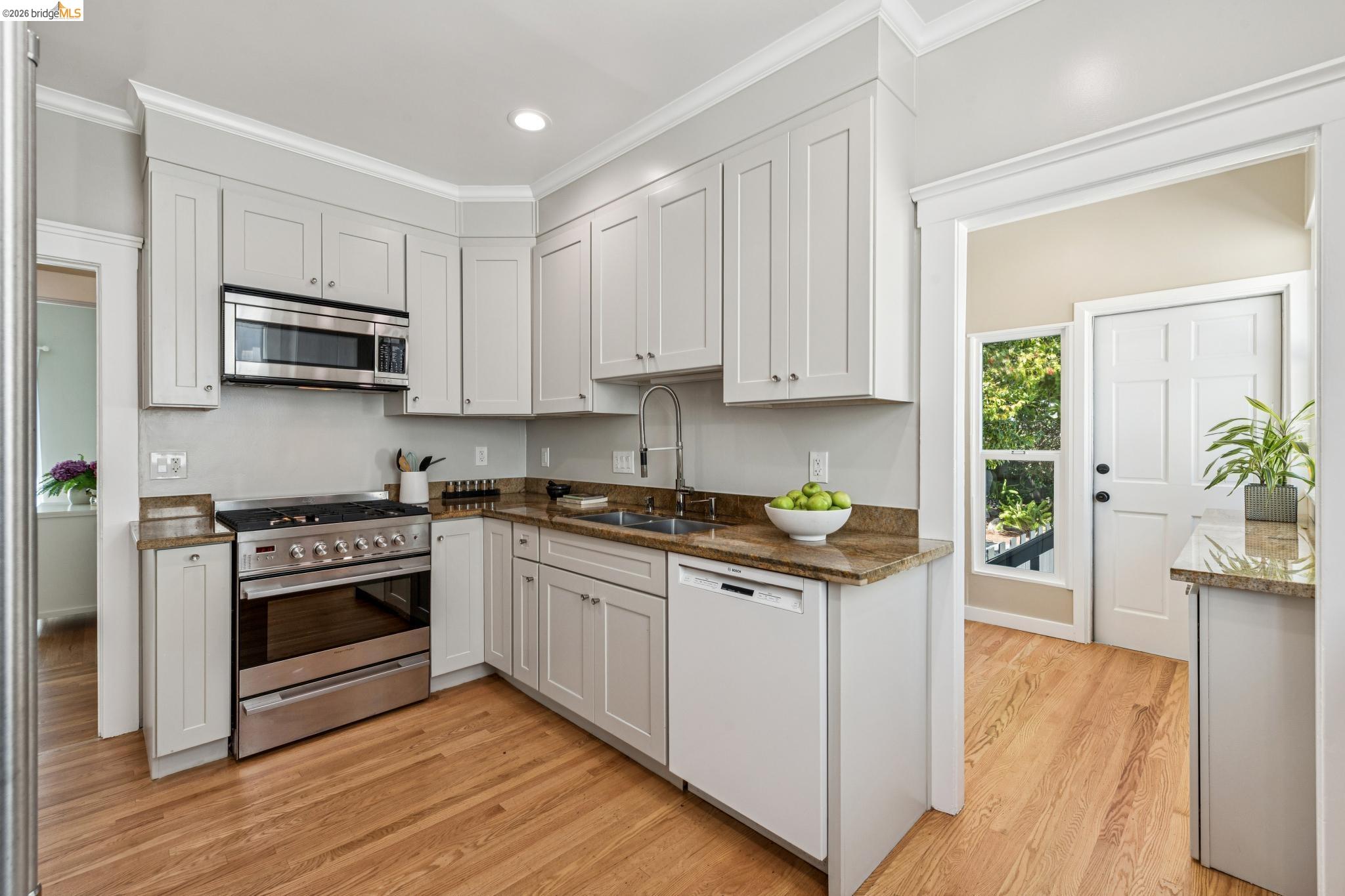 Detail Gallery Image 18 of 41 For 1233 Carleton St, Berkeley,  CA 94702 - 2 Beds | 1 Baths