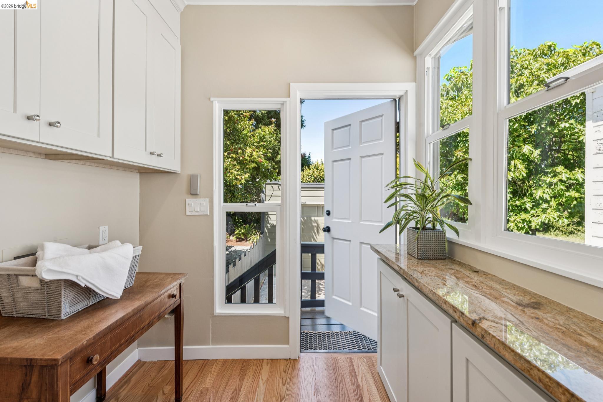 Detail Gallery Image 19 of 41 For 1233 Carleton St, Berkeley,  CA 94702 - 2 Beds | 1 Baths