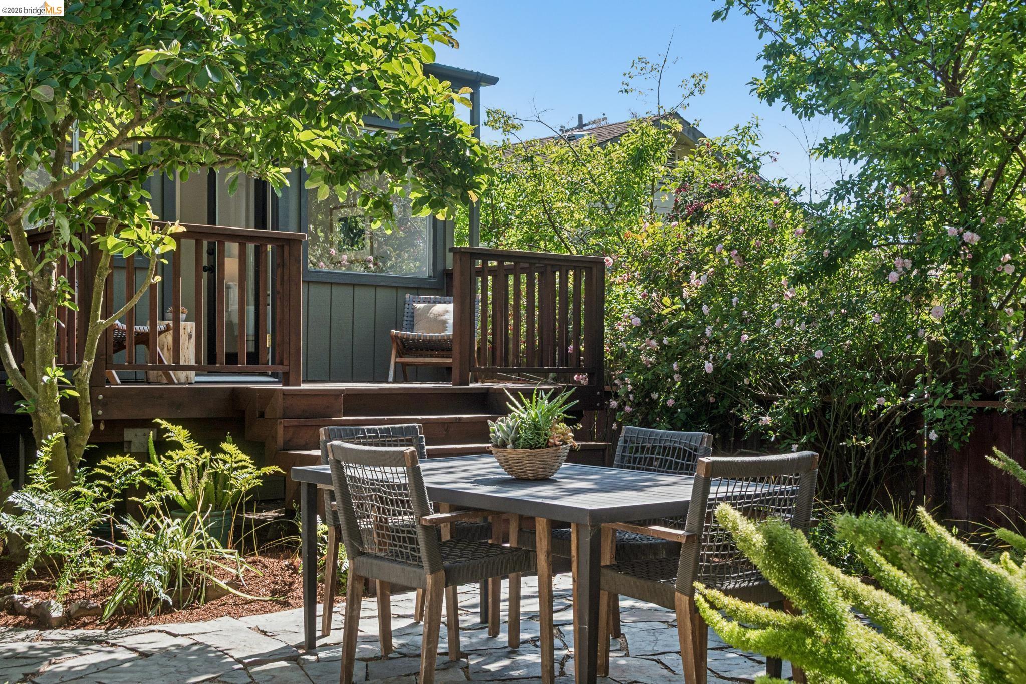 Detail Gallery Image 31 of 41 For 1233 Carleton St, Berkeley,  CA 94702 - 2 Beds | 1 Baths