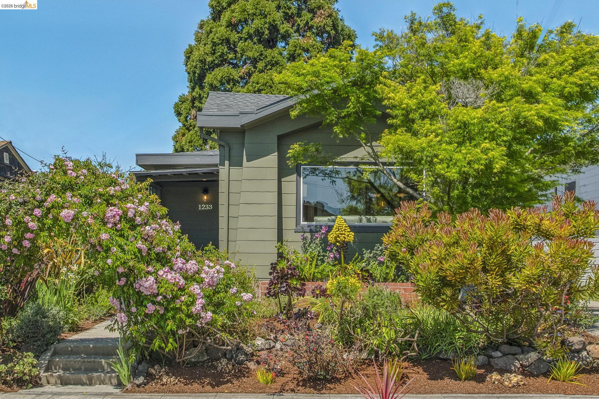 Detail Gallery Image 40 of 41 For 1233 Carleton St, Berkeley,  CA 94702 - 2 Beds | 1 Baths
