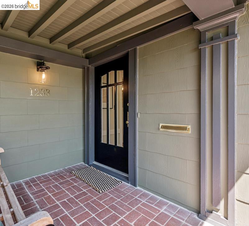 Detail Gallery Image 5 of 41 For 1233 Carleton St, Berkeley,  CA 94702 - 2 Beds | 1 Baths
