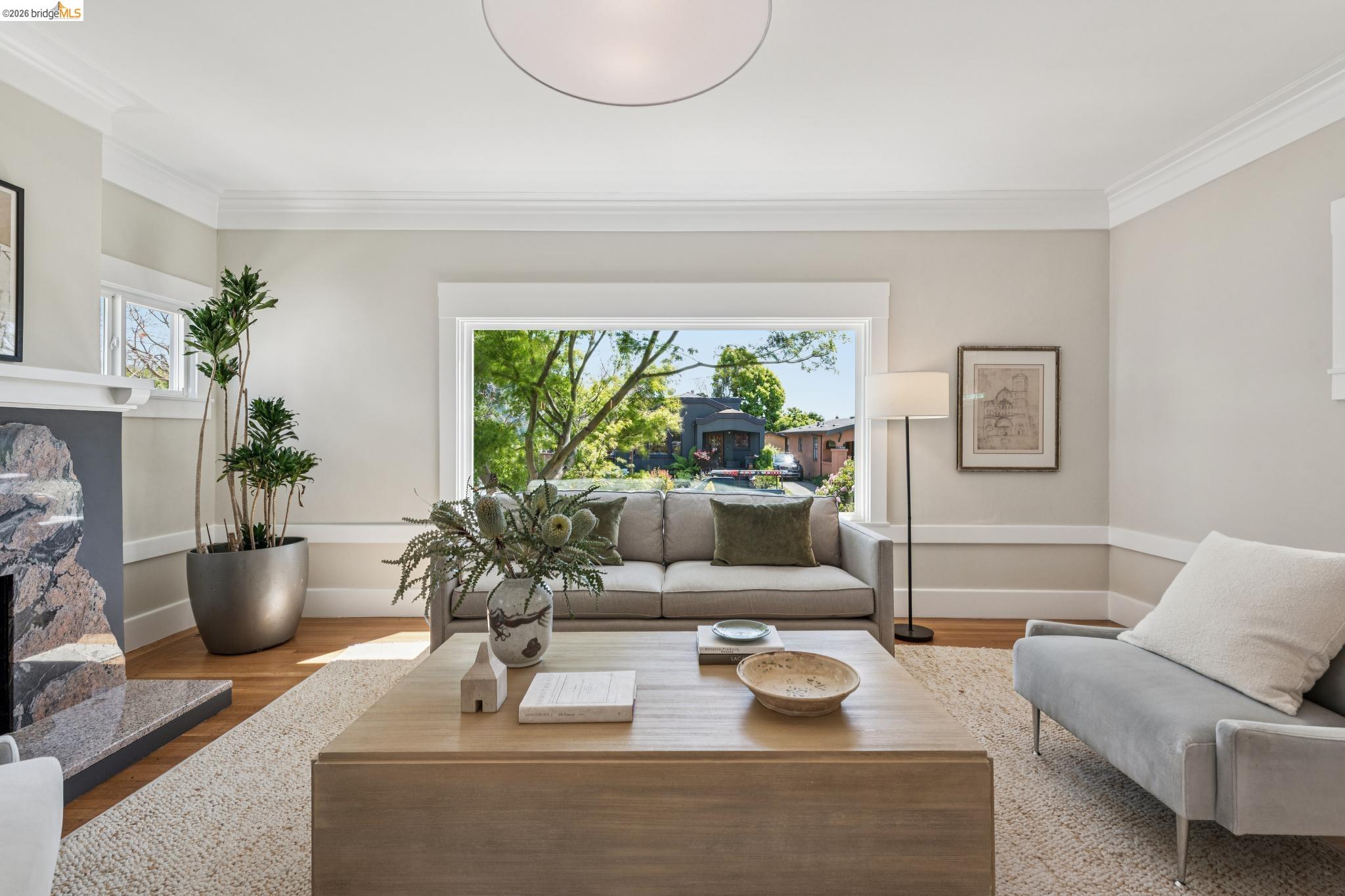 Detail Gallery Image 8 of 41 For 1233 Carleton St, Berkeley,  CA 94702 - 2 Beds | 1 Baths