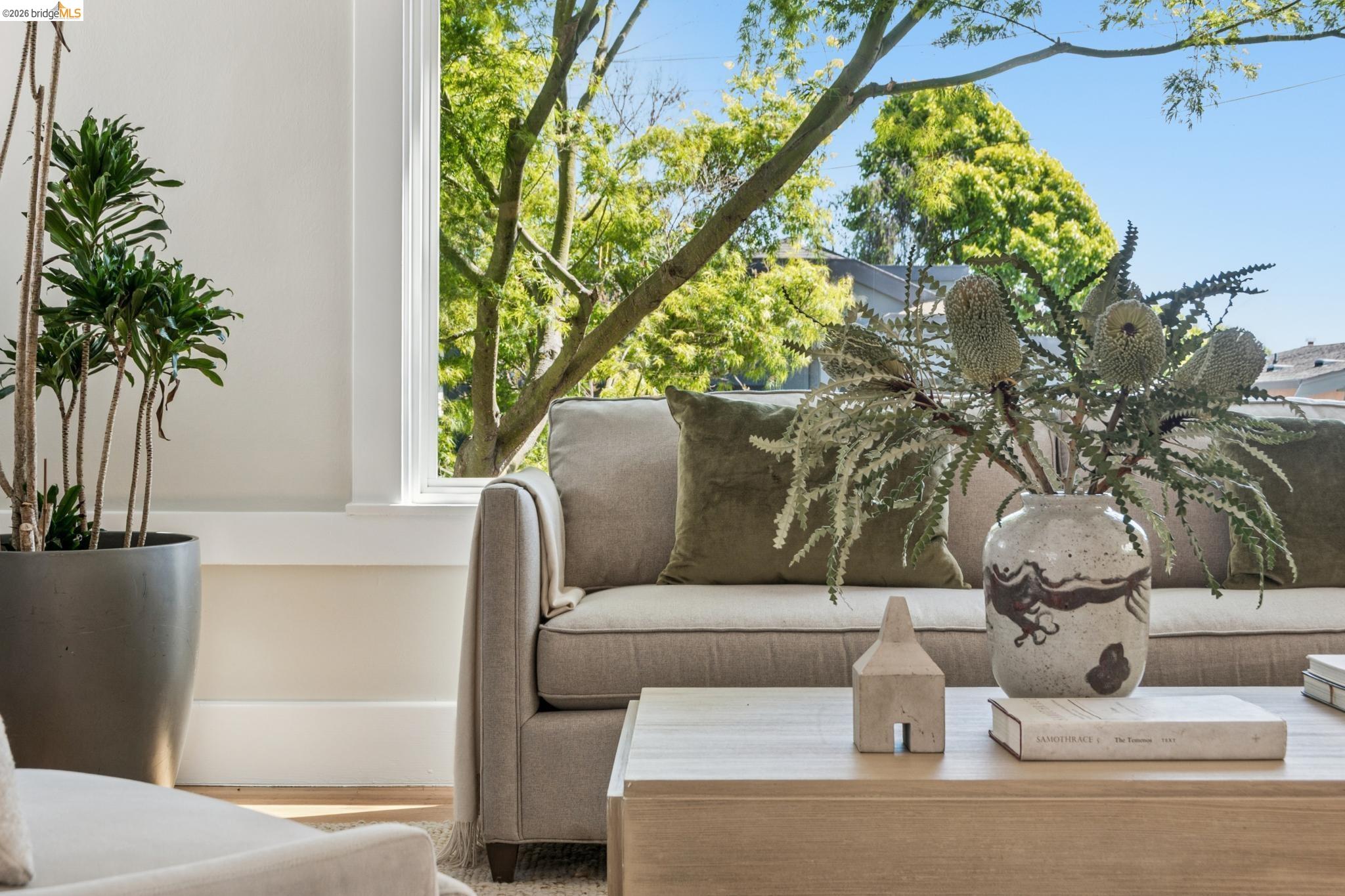 Detail Gallery Image 10 of 41 For 1233 Carleton St, Berkeley,  CA 94702 - 2 Beds | 1 Baths