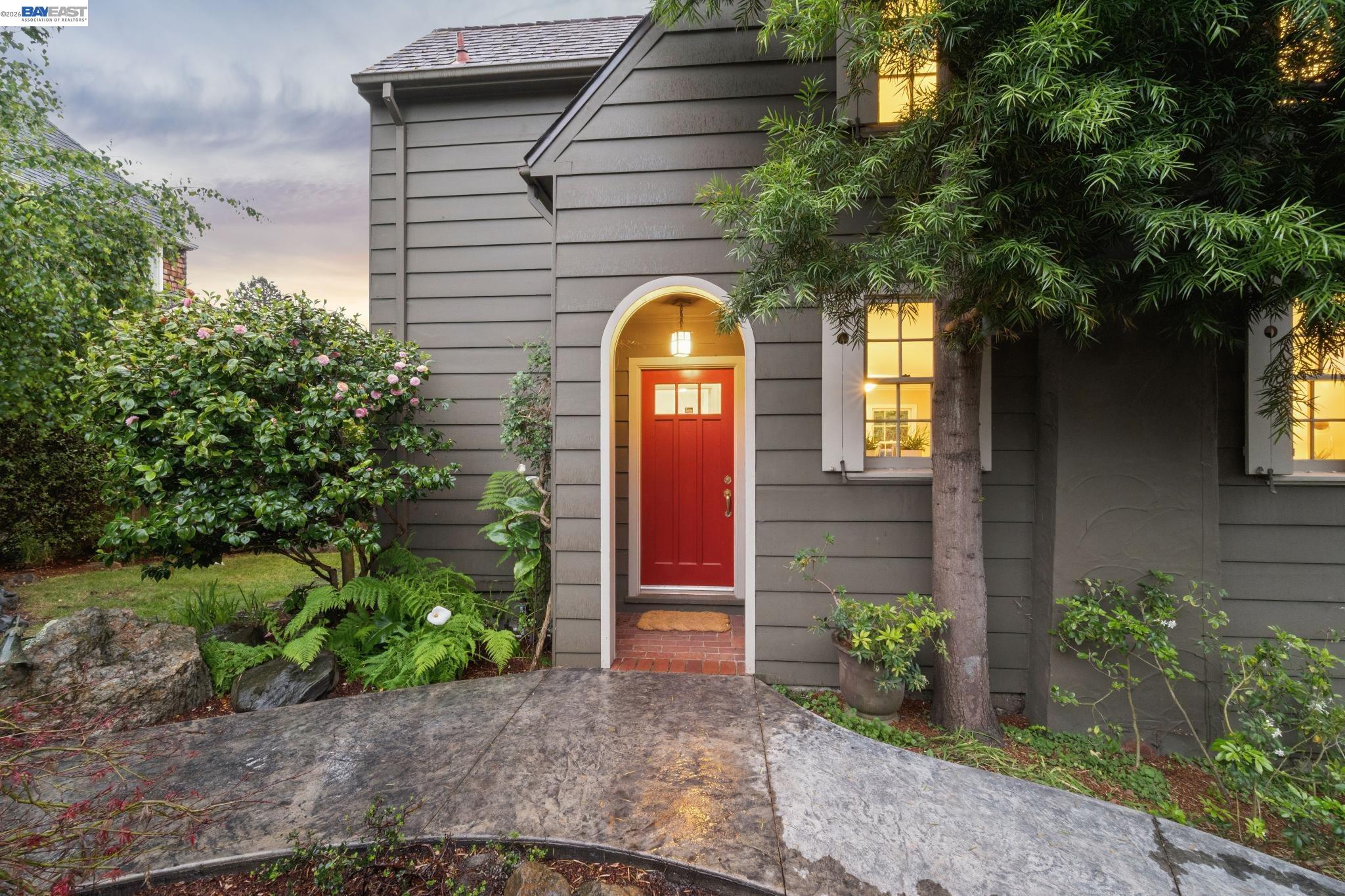 Detail Gallery Image 12 of 56 For 1800 San Lorenzo Avenue, Berkeley,  CA 94707 - 3 Beds | 1/1 Baths