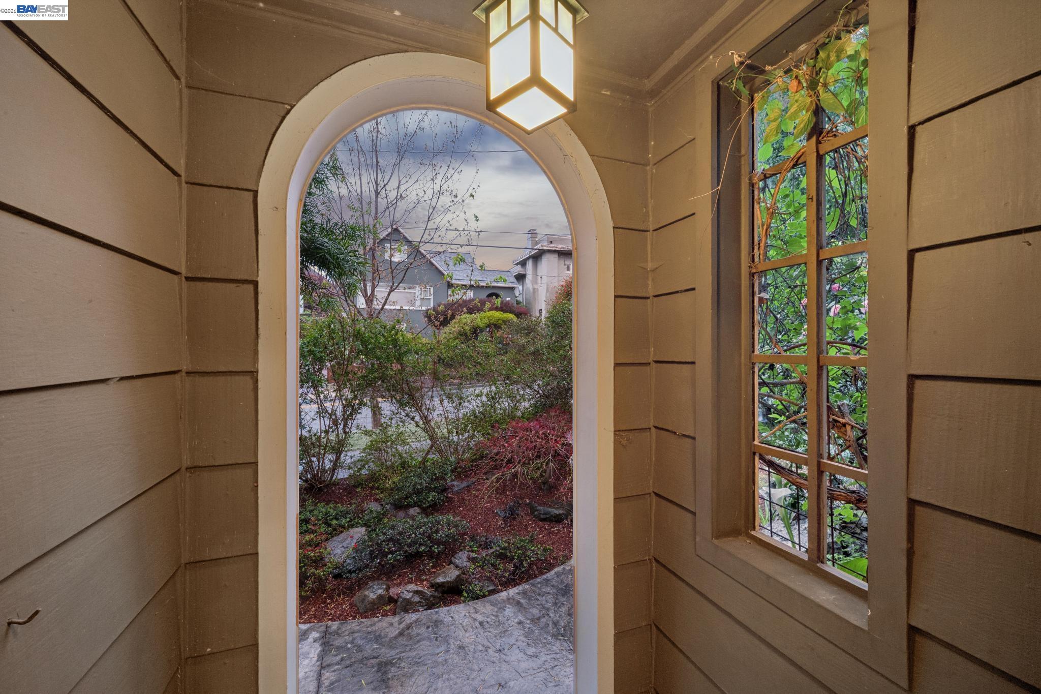 Detail Gallery Image 13 of 56 For 1800 San Lorenzo Avenue, Berkeley,  CA 94707 - 3 Beds | 1/1 Baths
