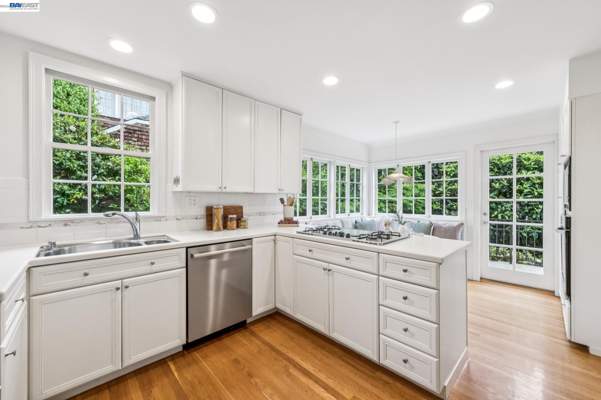 Detail Gallery Image 27 of 56 For 1800 San Lorenzo Avenue, Berkeley,  CA 94707 - 3 Beds | 1/1 Baths