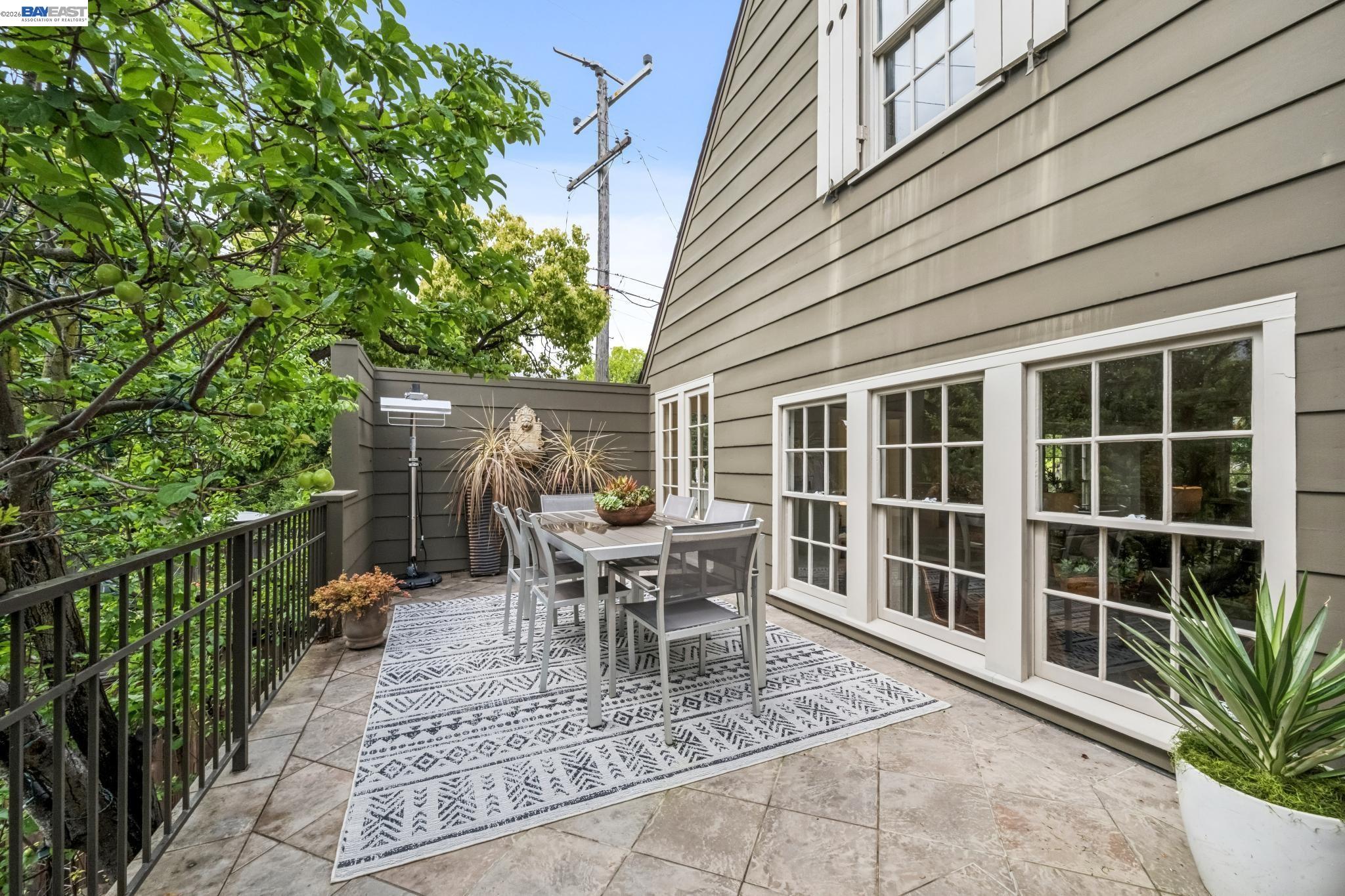 Detail Gallery Image 32 of 56 For 1800 San Lorenzo Avenue, Berkeley,  CA 94707 - 3 Beds | 1/1 Baths