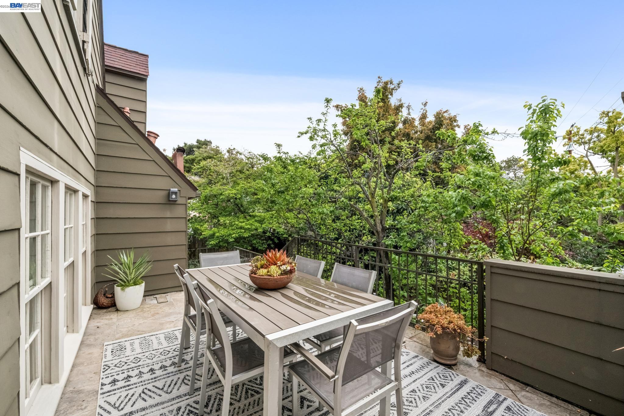 Detail Gallery Image 33 of 56 For 1800 San Lorenzo Avenue, Berkeley,  CA 94707 - 3 Beds | 1/1 Baths