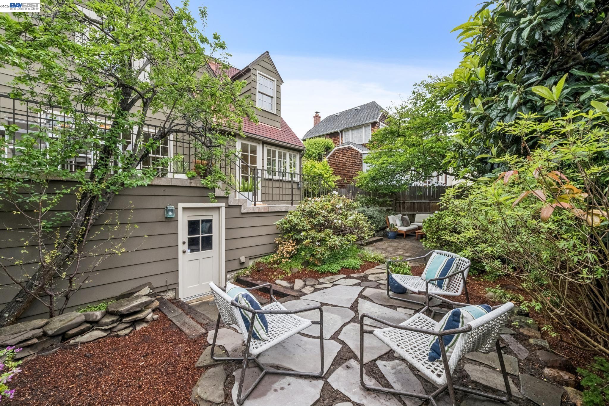 Detail Gallery Image 34 of 56 For 1800 San Lorenzo Avenue, Berkeley,  CA 94707 - 3 Beds | 1/1 Baths