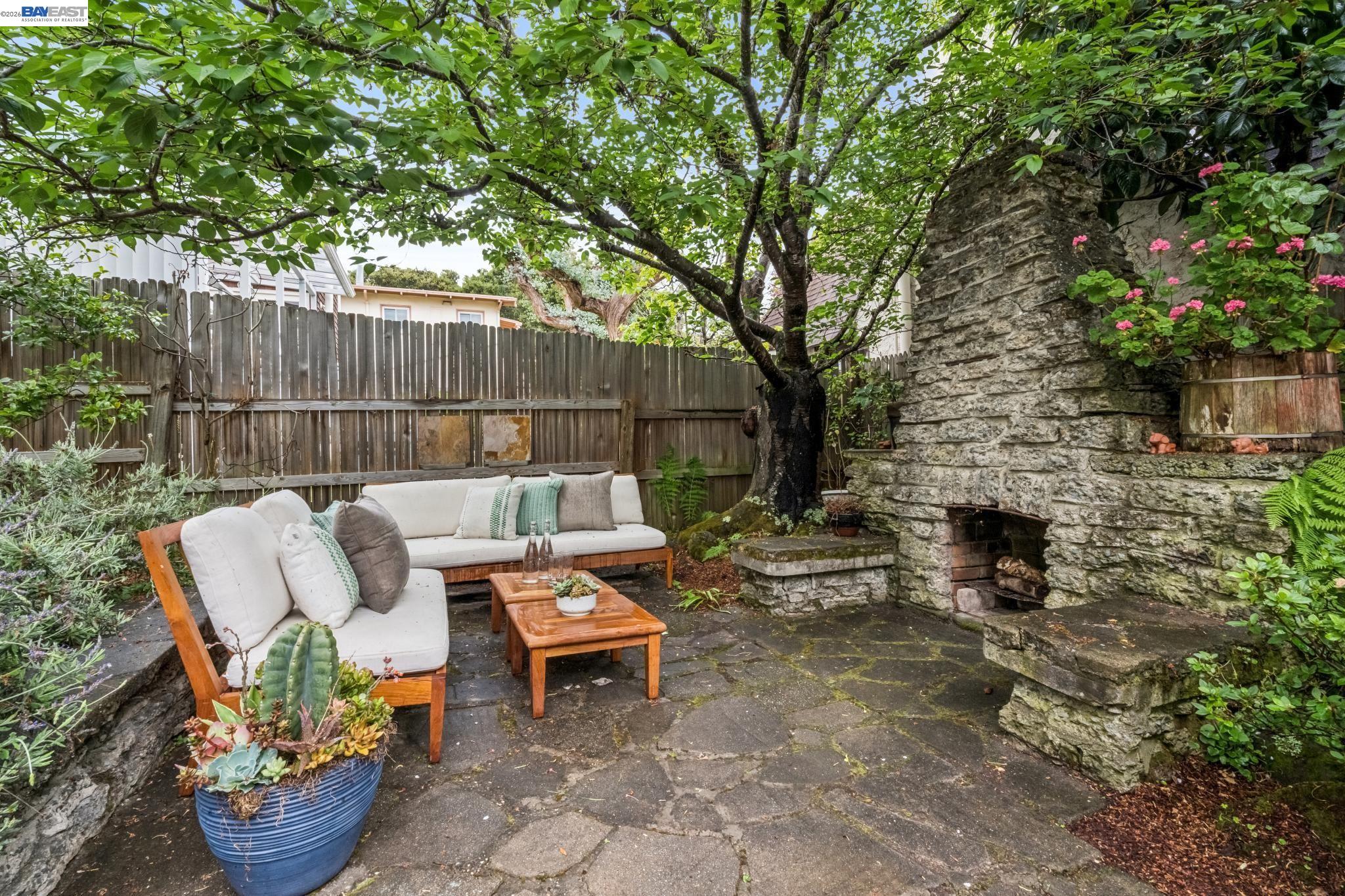 Detail Gallery Image 35 of 56 For 1800 San Lorenzo Avenue, Berkeley,  CA 94707 - 3 Beds | 1/1 Baths