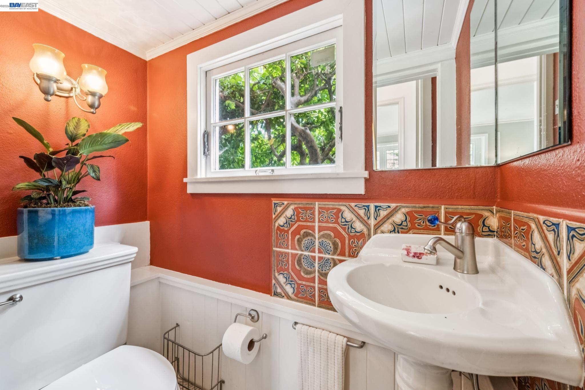 Detail Gallery Image 40 of 56 For 1800 San Lorenzo Avenue, Berkeley,  CA 94707 - 3 Beds | 1/1 Baths