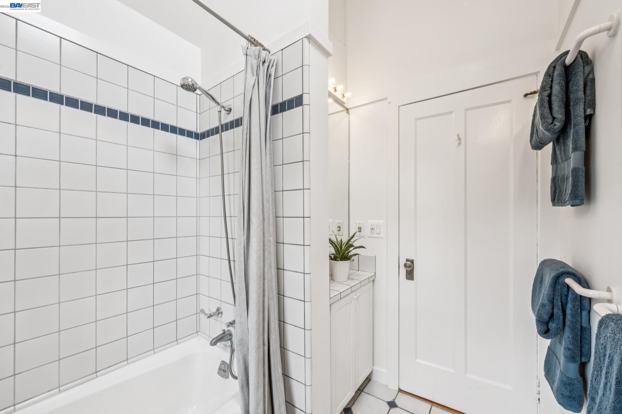 Detail Gallery Image 43 of 56 For 1800 San Lorenzo Avenue, Berkeley,  CA 94707 - 3 Beds | 1/1 Baths