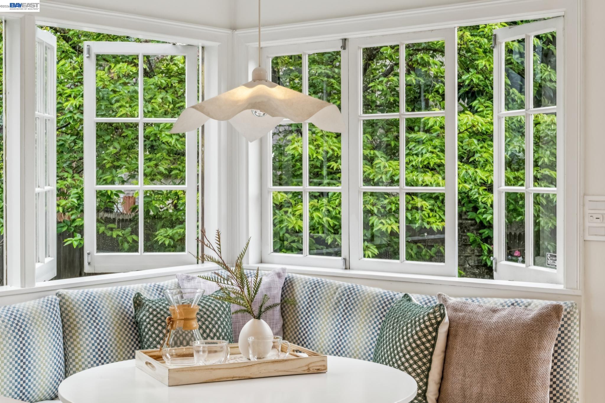 Detail Gallery Image 8 of 56 For 1800 San Lorenzo Avenue, Berkeley,  CA 94707 - 3 Beds | 1/1 Baths