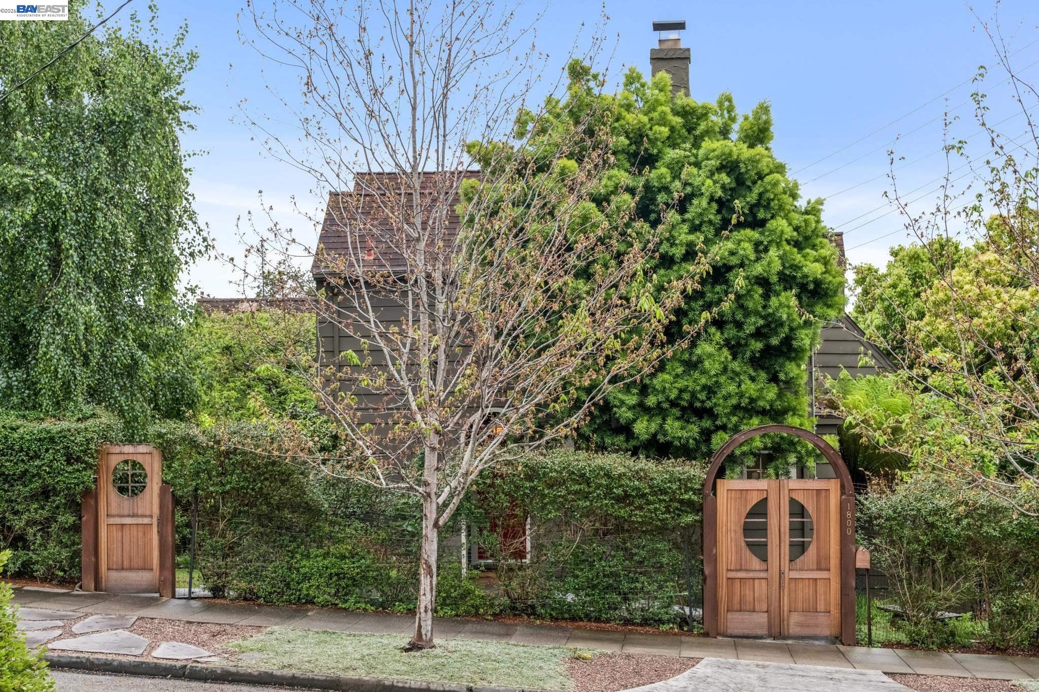 Detail Gallery Image 10 of 56 For 1800 San Lorenzo Avenue, Berkeley,  CA 94707 - 3 Beds | 1/1 Baths