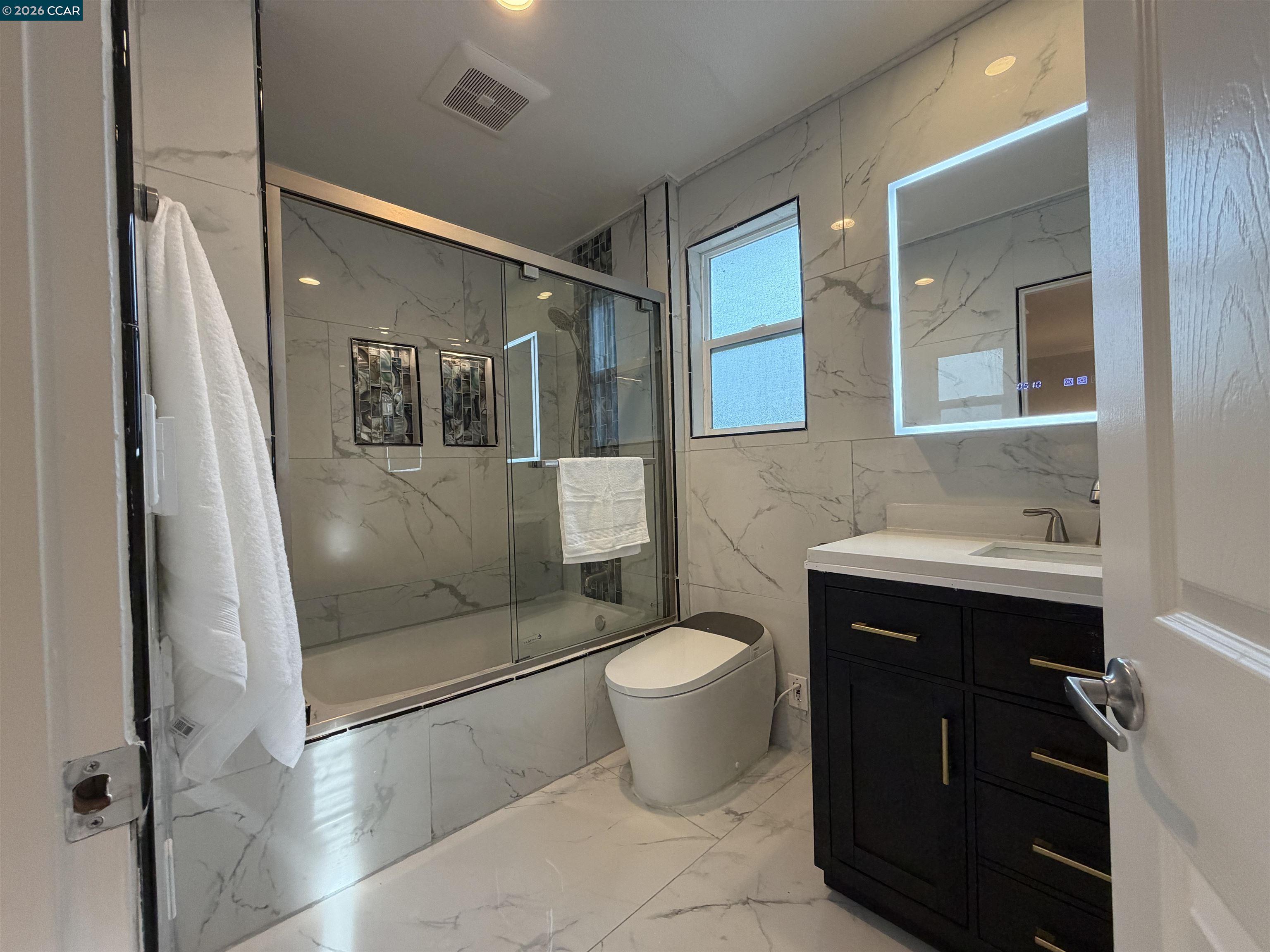 Detail Gallery Image 7 of 16 For 916 Bataan Ave, Berkeley,  CA 94710 - 3 Beds | 2 Baths