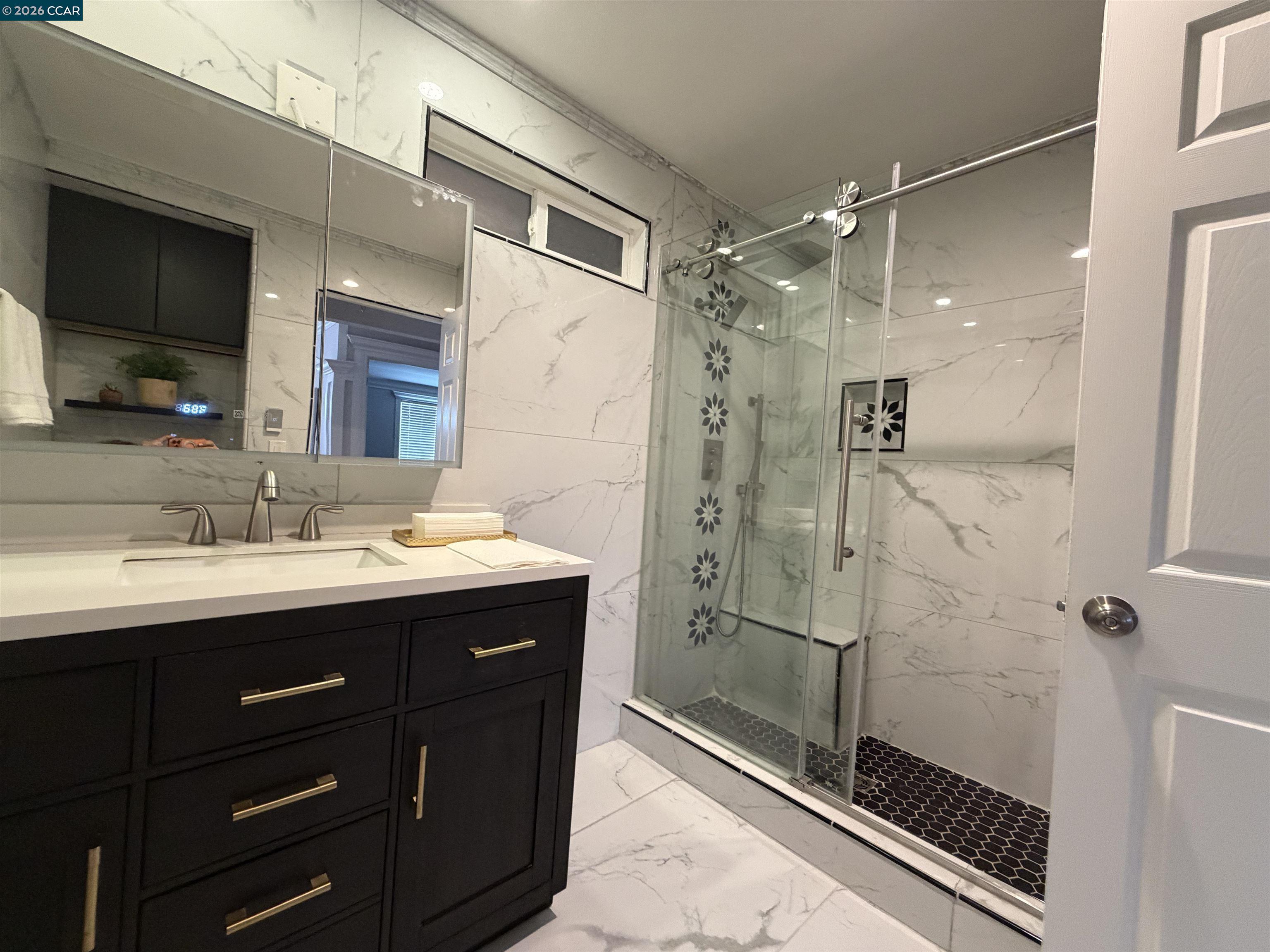 Detail Gallery Image 10 of 16 For 916 Bataan Ave, Berkeley,  CA 94710 - 3 Beds | 2 Baths