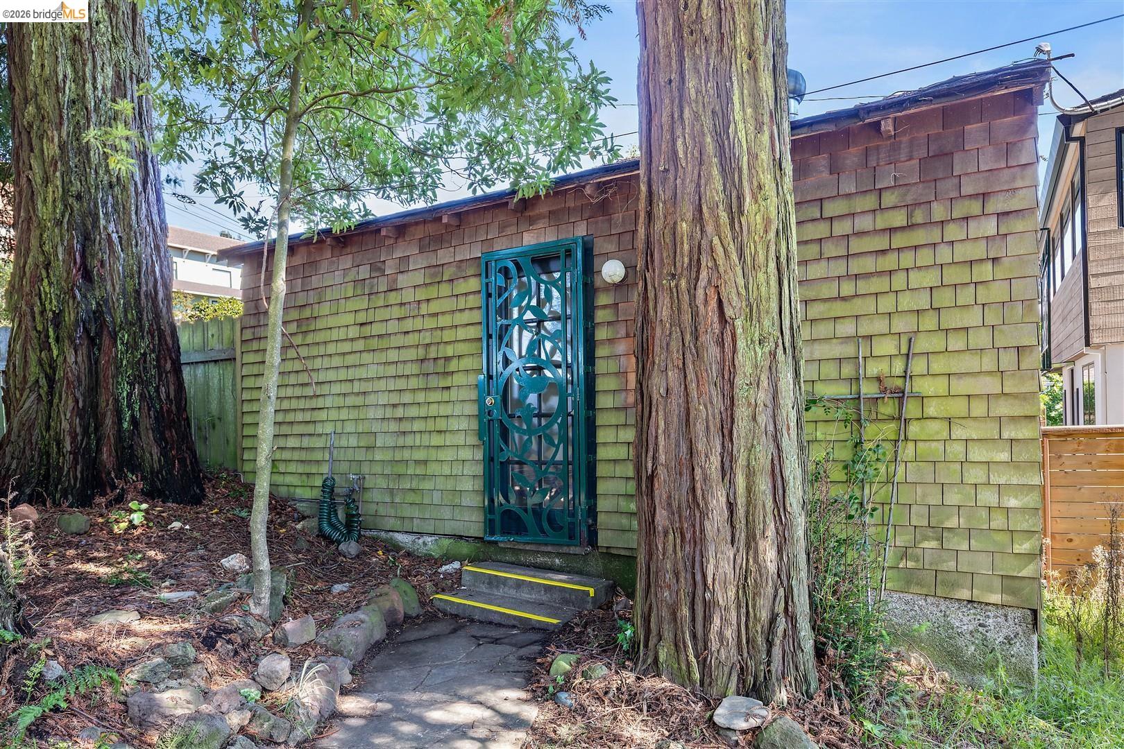 Detail Gallery Image 31 of 37 For 870 Keeler Ave, Berkeley,  CA 94708 - 3 Beds | 2 Baths