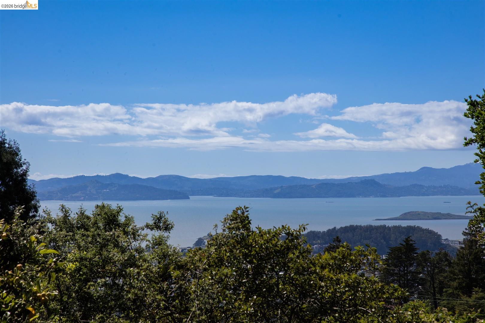 Detail Gallery Image 6 of 37 For 870 Keeler Ave, Berkeley,  CA 94708 - 3 Beds | 2 Baths