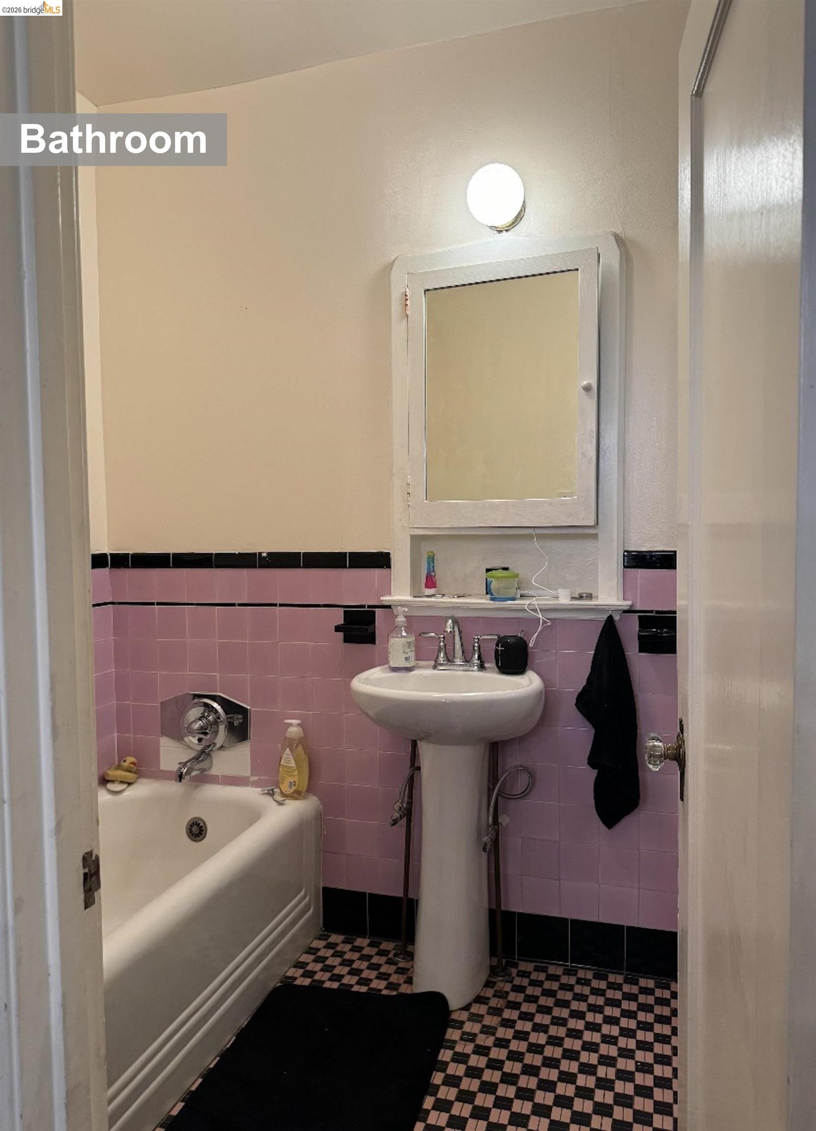 Detail Gallery Image 21 of 35 For 323 Lincoln Way, San Francisco,  CA 94122 - 2 Beds | 1 Baths