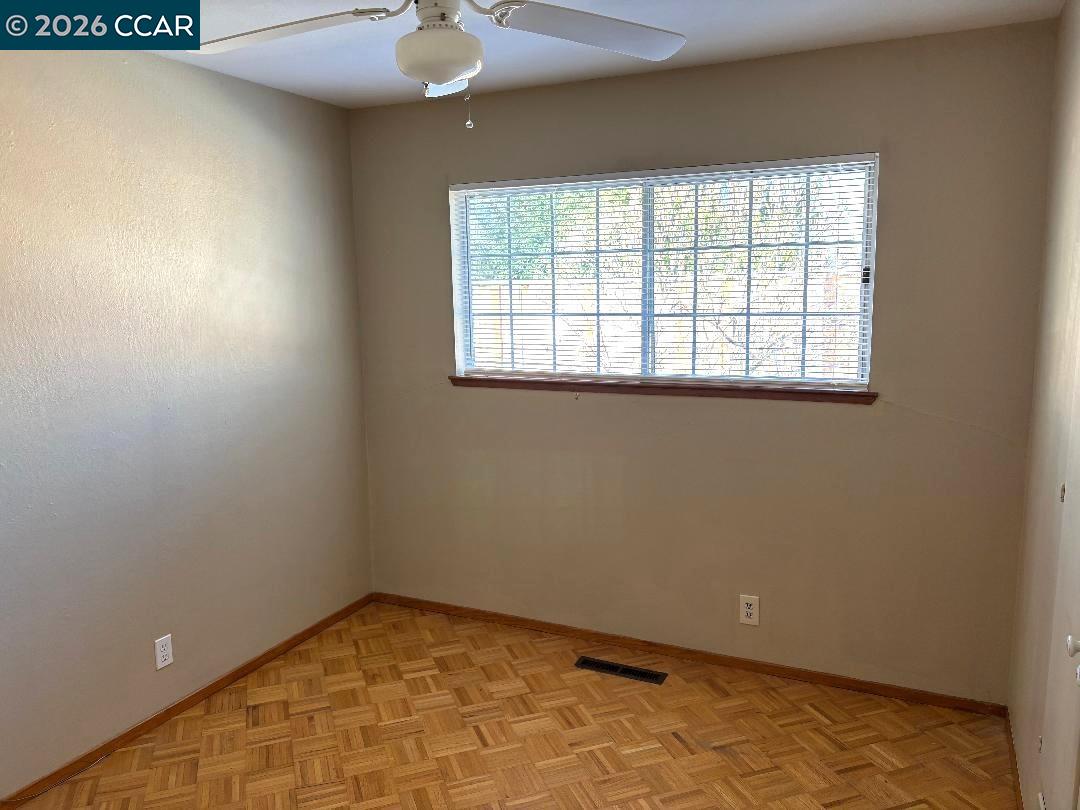 Detail Gallery Image 8 of 13 For 5505 Arizona Dr, Concord,  CA 94521 - 4 Beds | 2 Baths