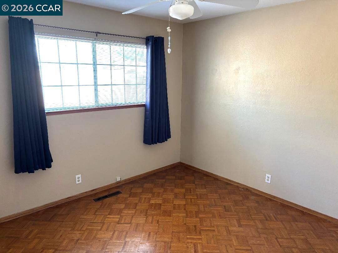 Detail Gallery Image 9 of 13 For 5505 Arizona Dr, Concord,  CA 94521 - 4 Beds | 2 Baths