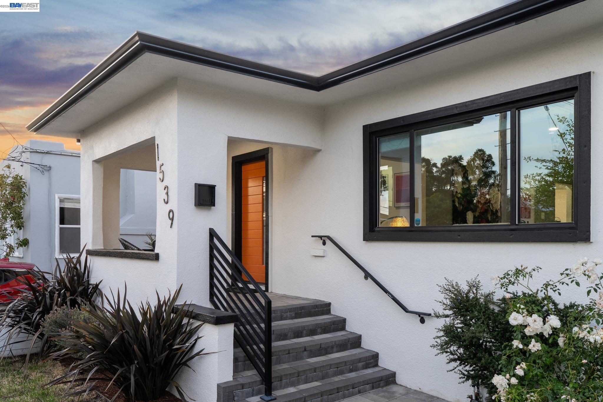 Detail Gallery Image 4 of 49 For 1539 Blake Street, Berkeley,  CA 94703 - 2 Beds | 1 Baths