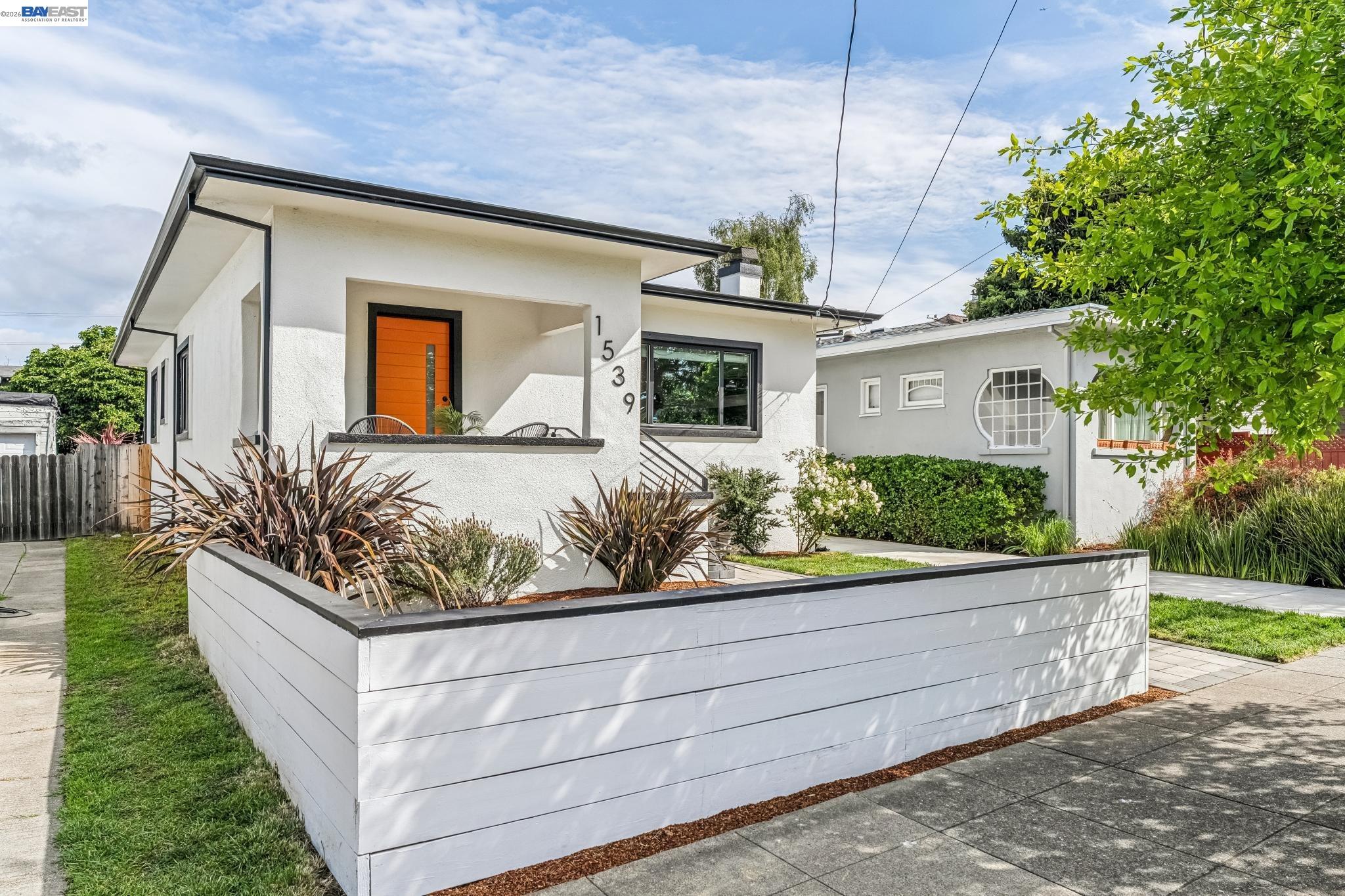 Detail Gallery Image 9 of 49 For 1539 Blake Street, Berkeley,  CA 94703 - 2 Beds | 1 Baths