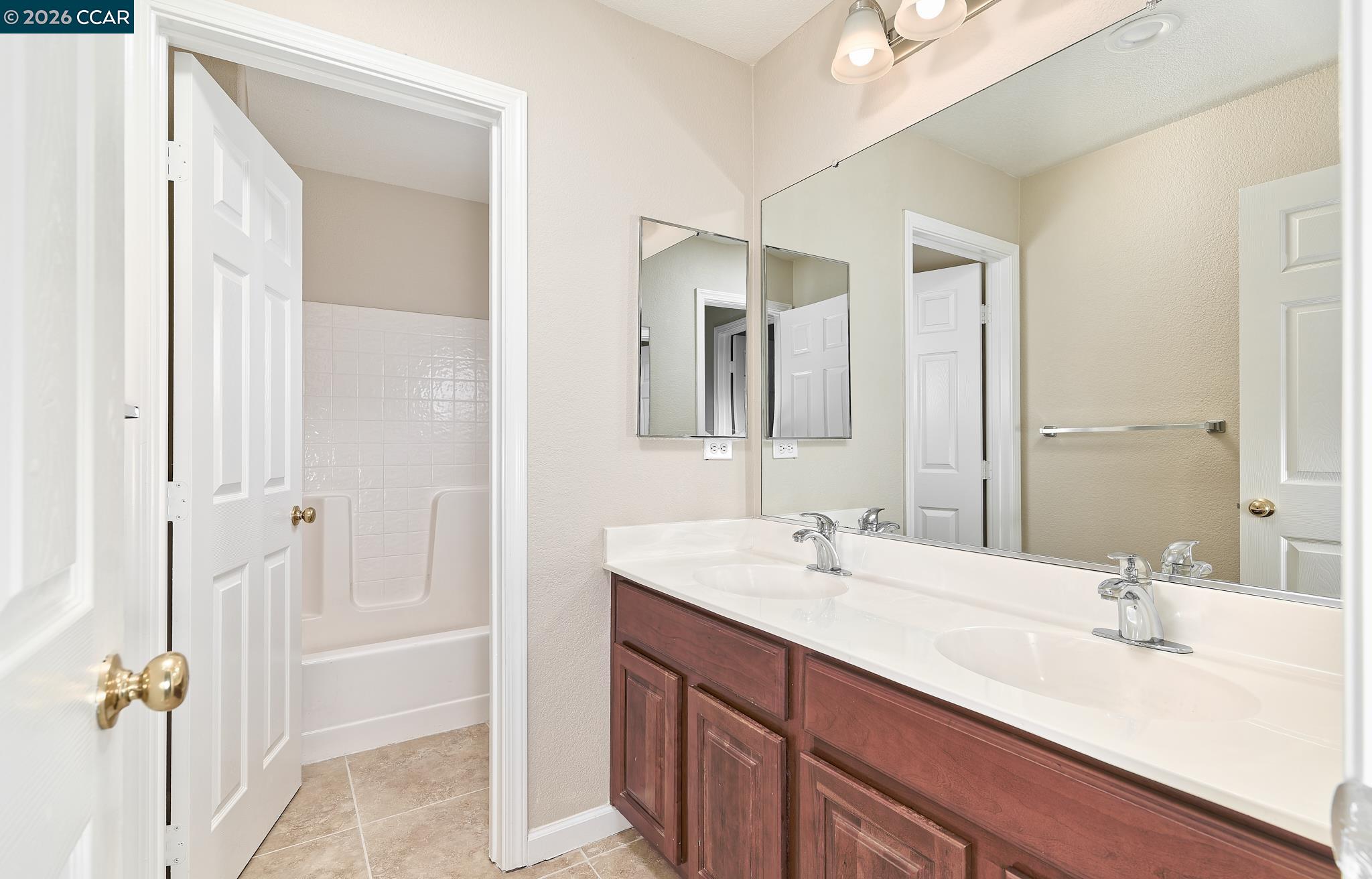 Detail Gallery Image 8 of 29 For 116 Travertine Ave, Lathrop,  CA 95330 - 5 Beds | 3 Baths