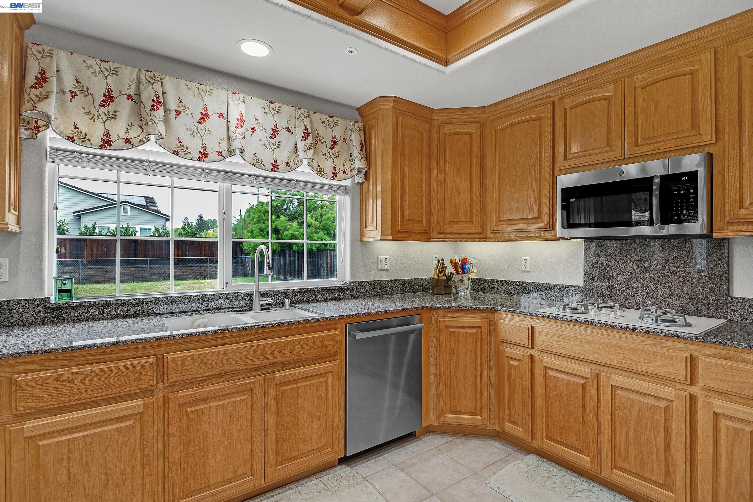 Detail Gallery Image 14 of 44 For 1680 Sorrento Pl, Livermore,  CA 94550 - 5 Beds | 3/1 Baths