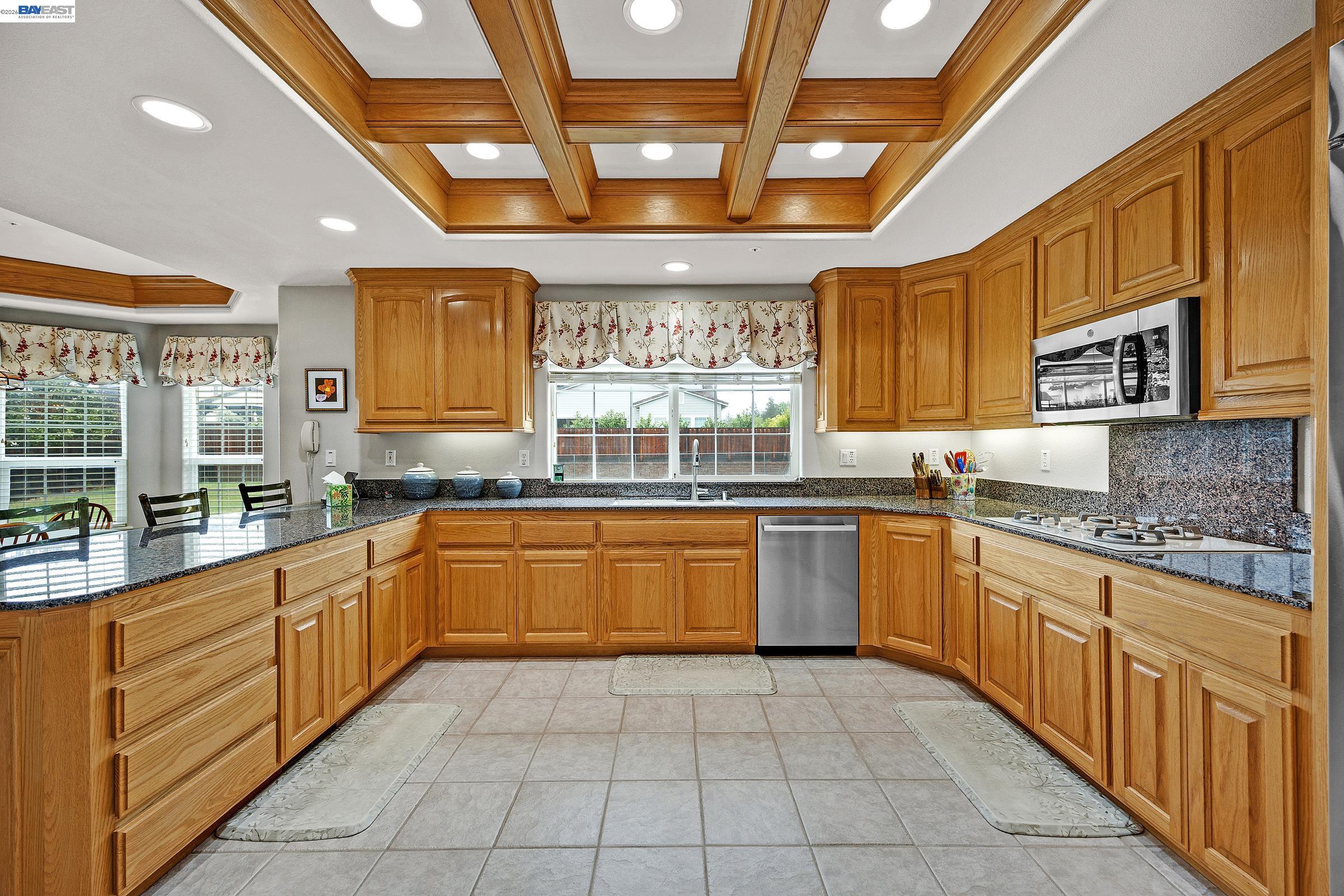 Detail Gallery Image 9 of 44 For 1680 Sorrento Pl, Livermore,  CA 94550 - 5 Beds | 3/1 Baths