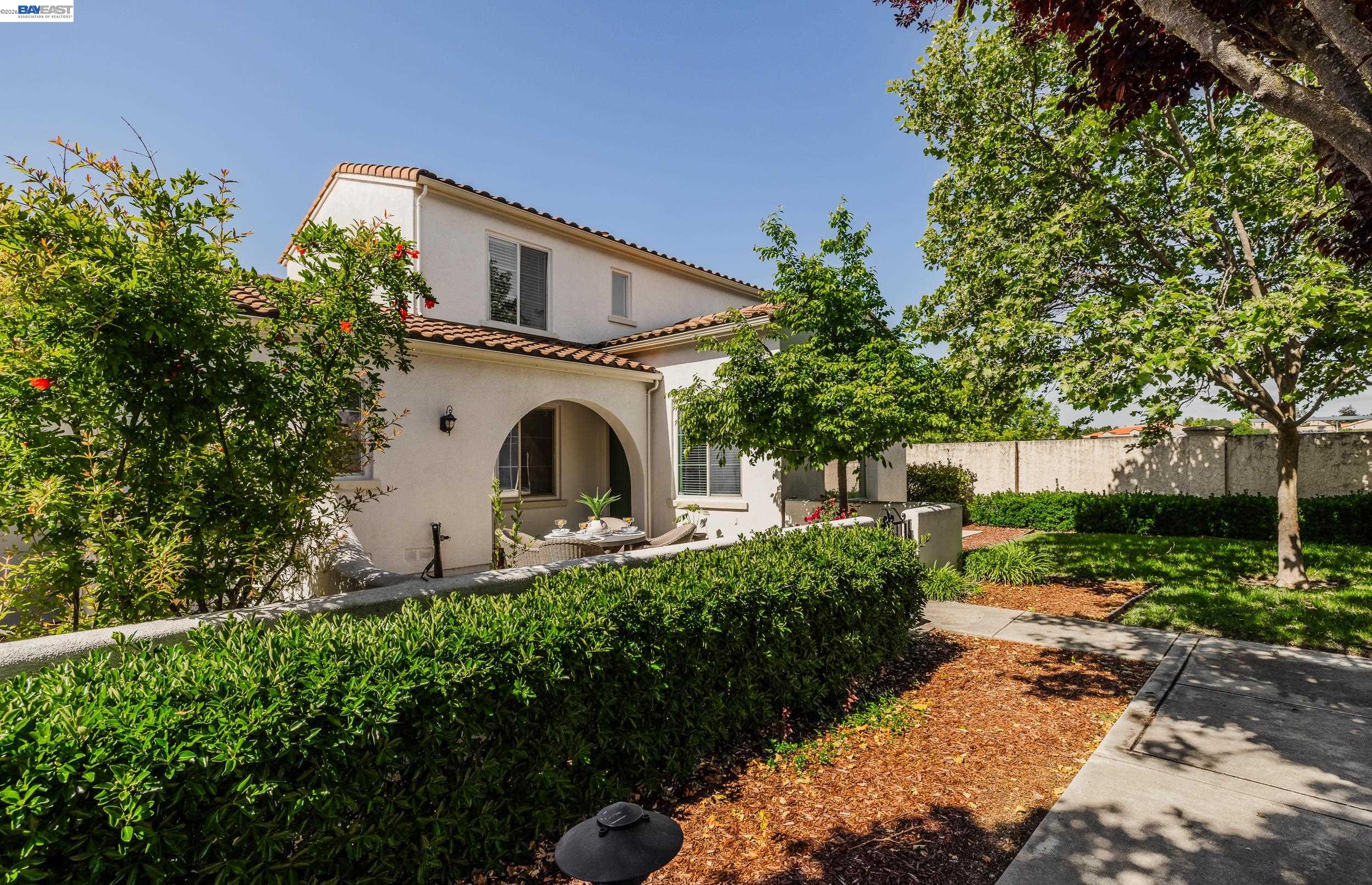 Photo #2: 41131891 Listing: Photo #2