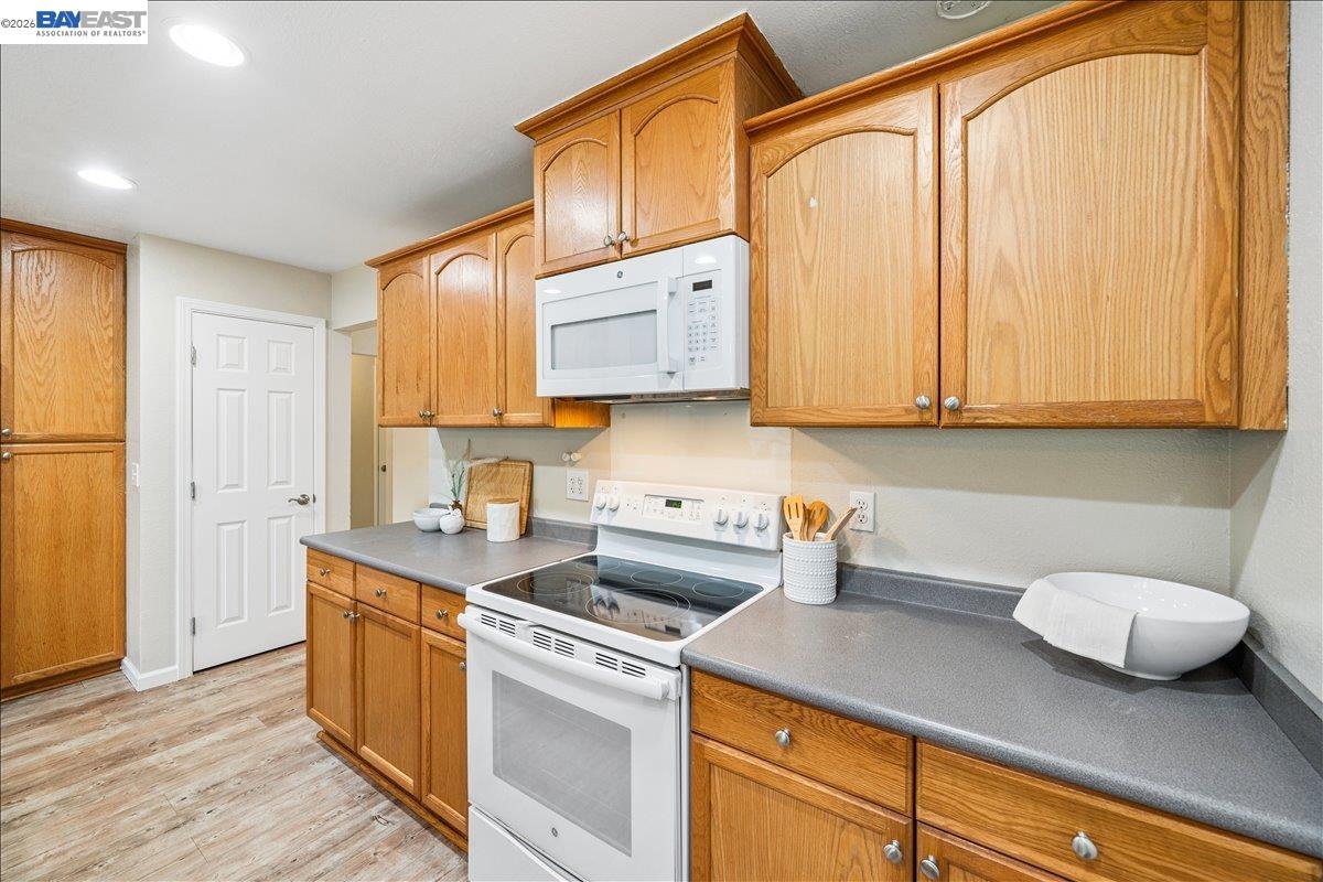 Detail Gallery Image 10 of 40 For 409 Alameda Dr, Livermore,  CA 94551 - 4 Beds | 2 Baths